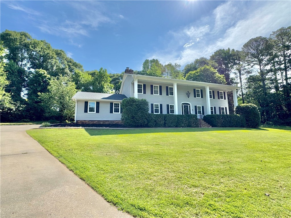 102 Buckingham Court