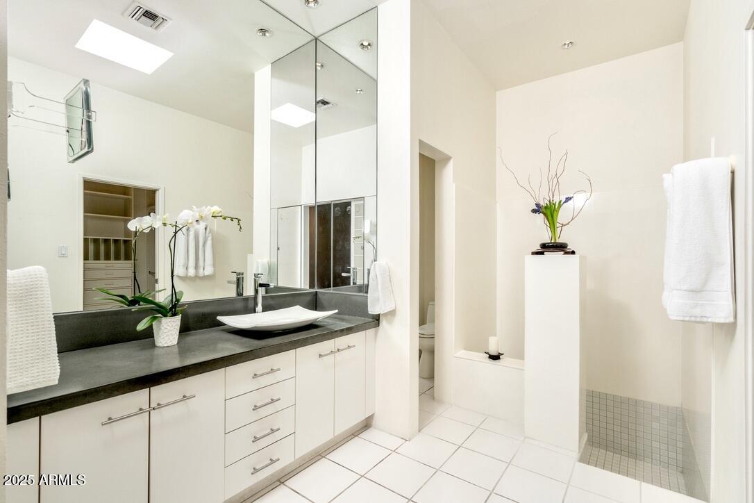 5682 N SCOTTSDALE Road