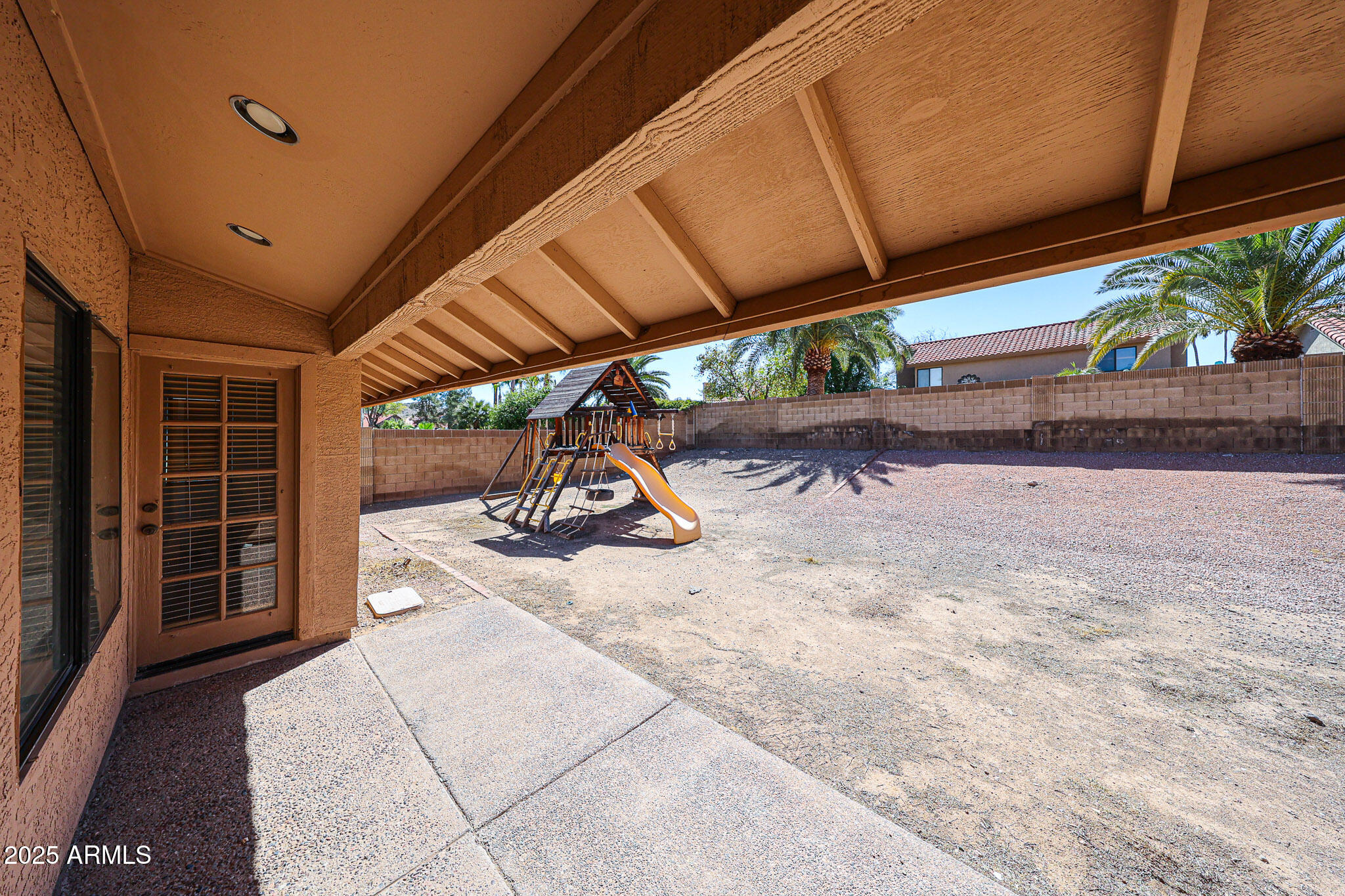 1833 E REDFIELD Road