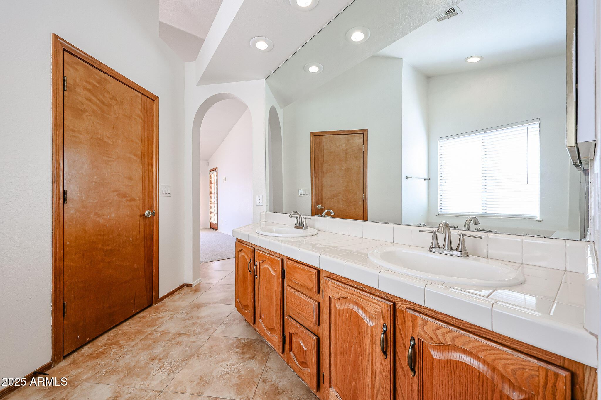 1833 E REDFIELD Road