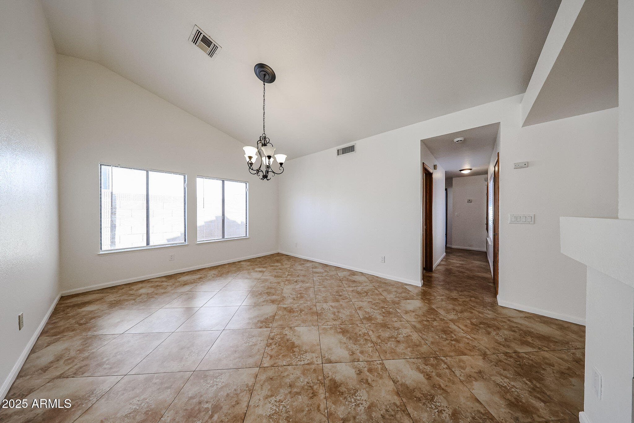 1833 E REDFIELD Road