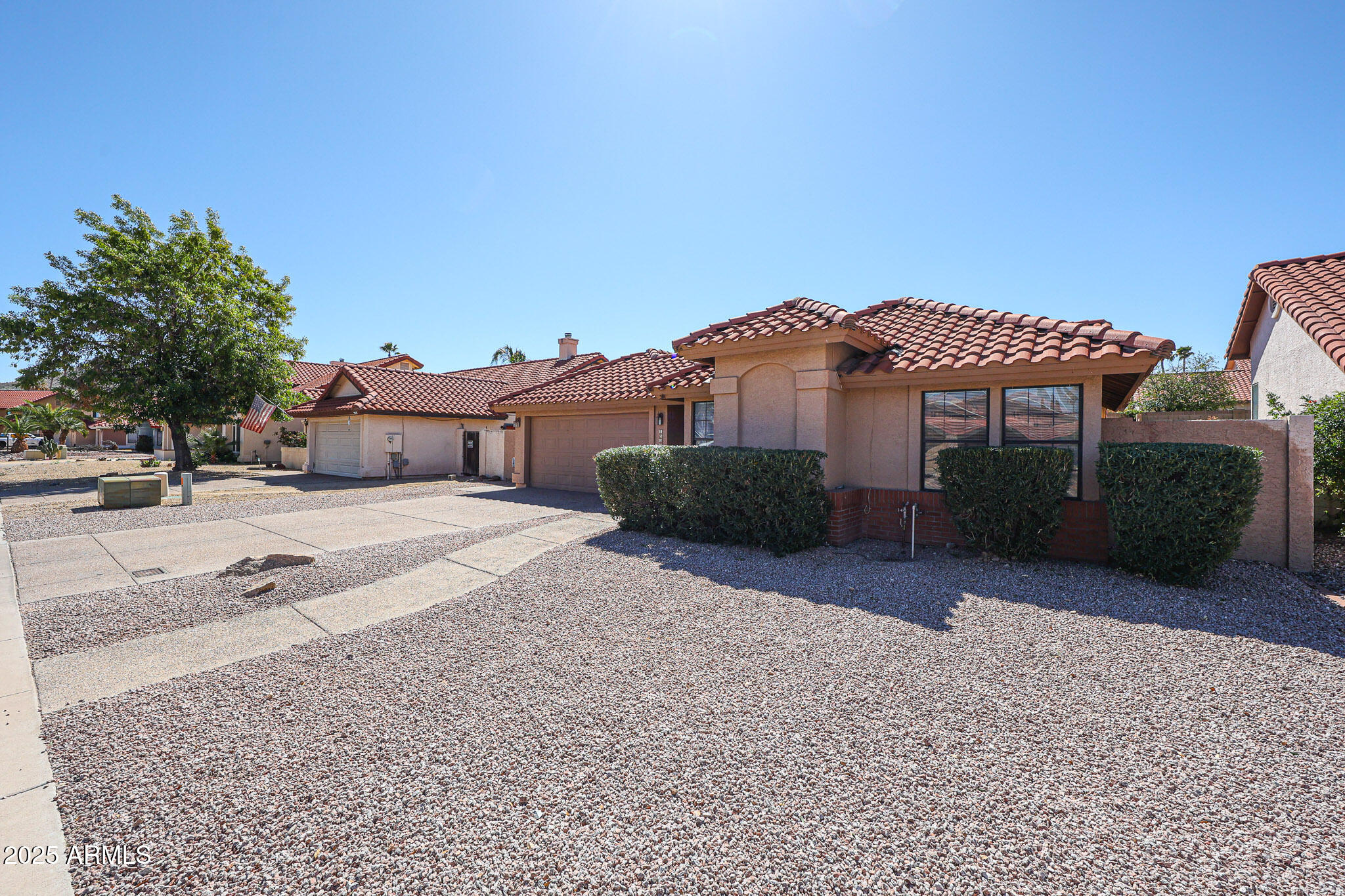 1833 E REDFIELD Road