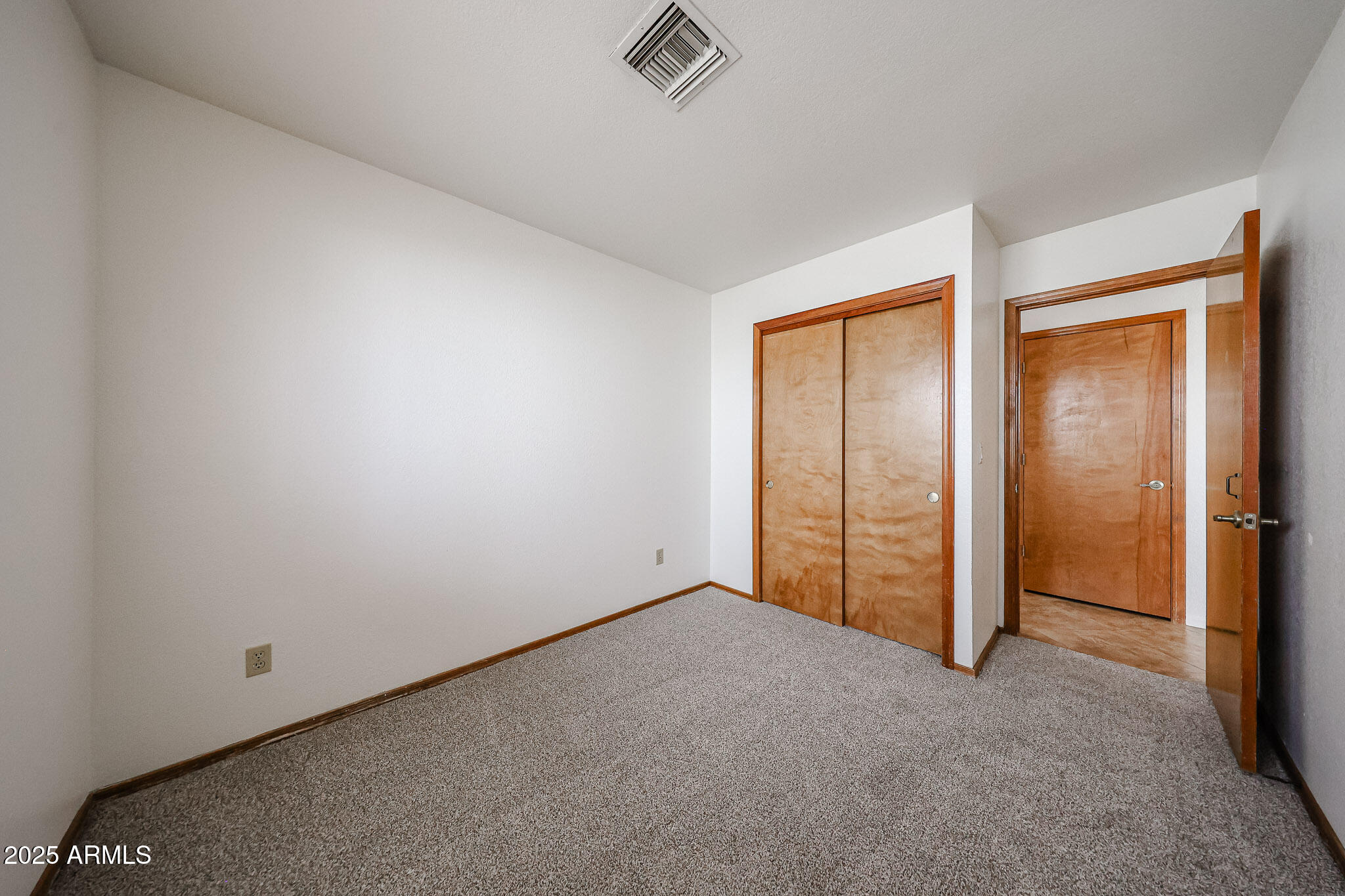 1833 E REDFIELD Road