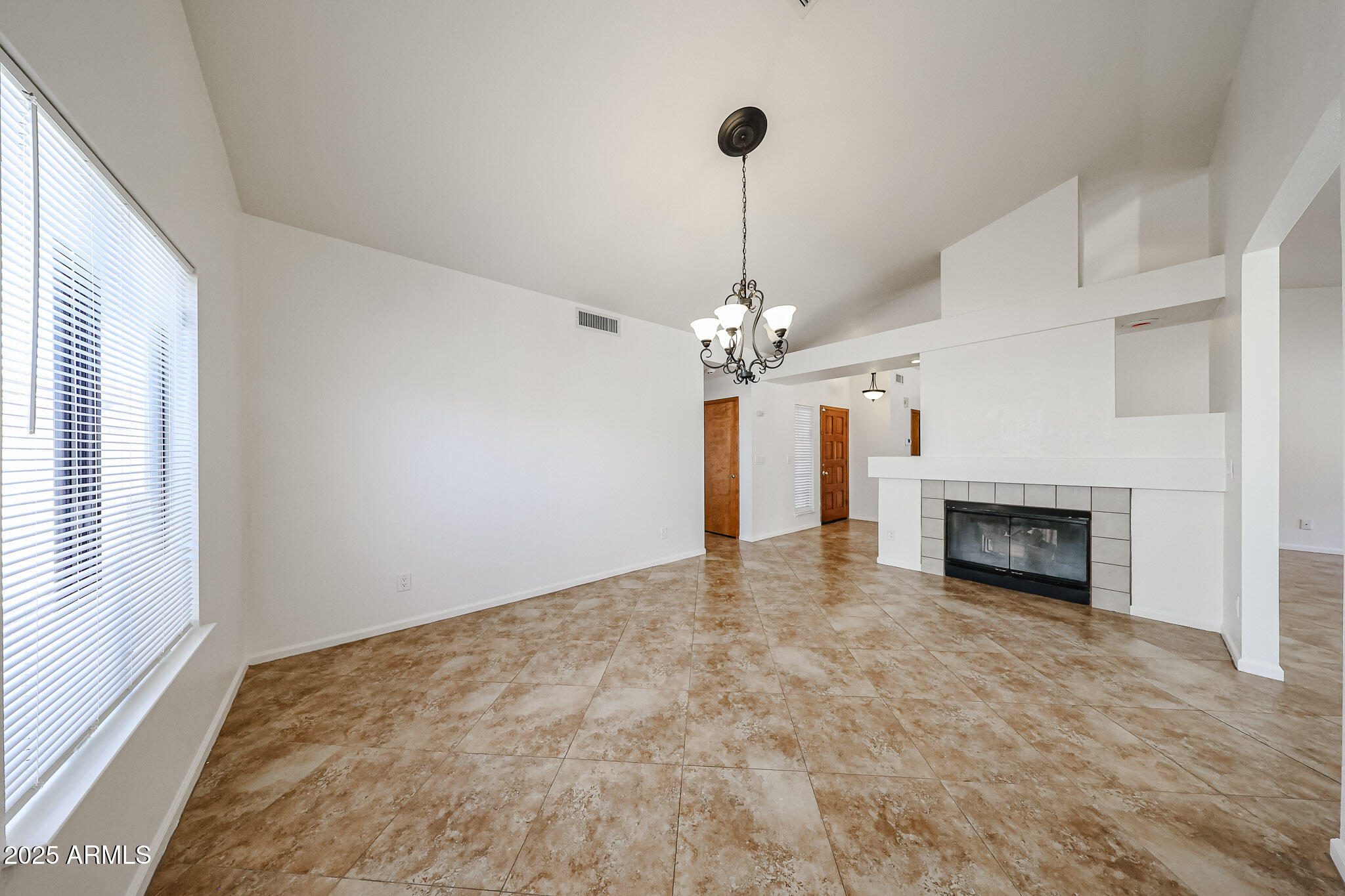 1833 E REDFIELD Road