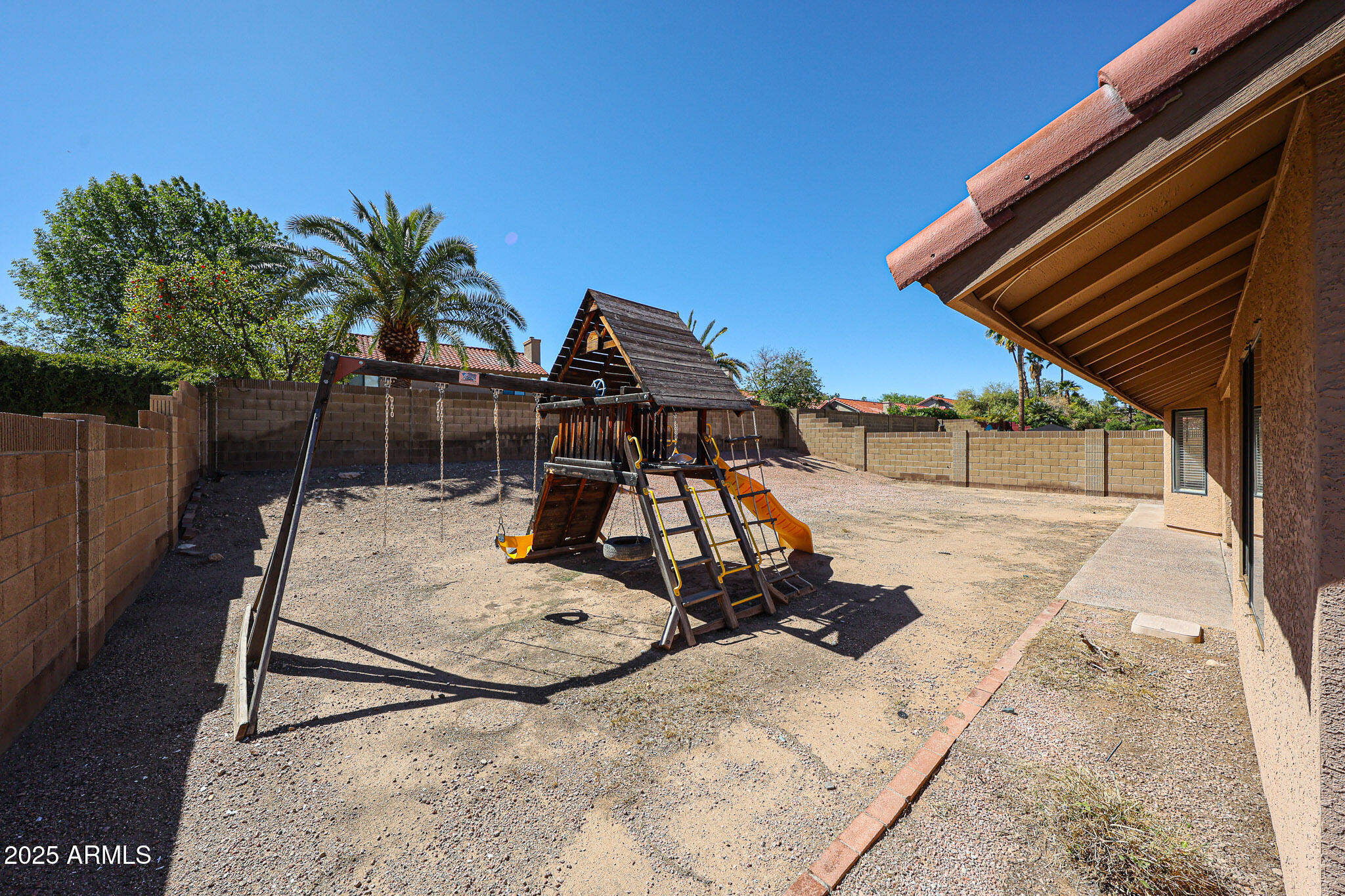 1833 E REDFIELD Road