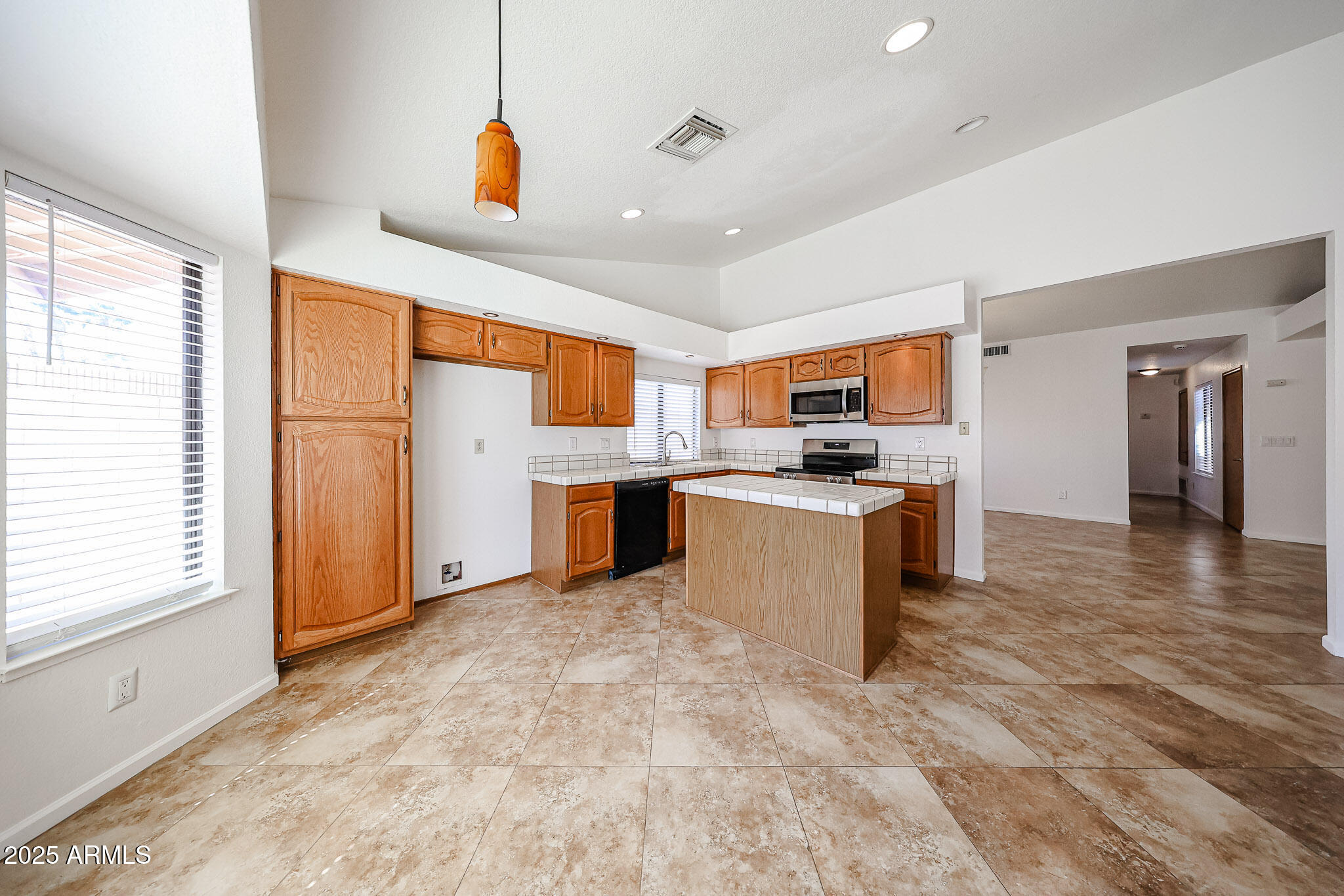 1833 E REDFIELD Road