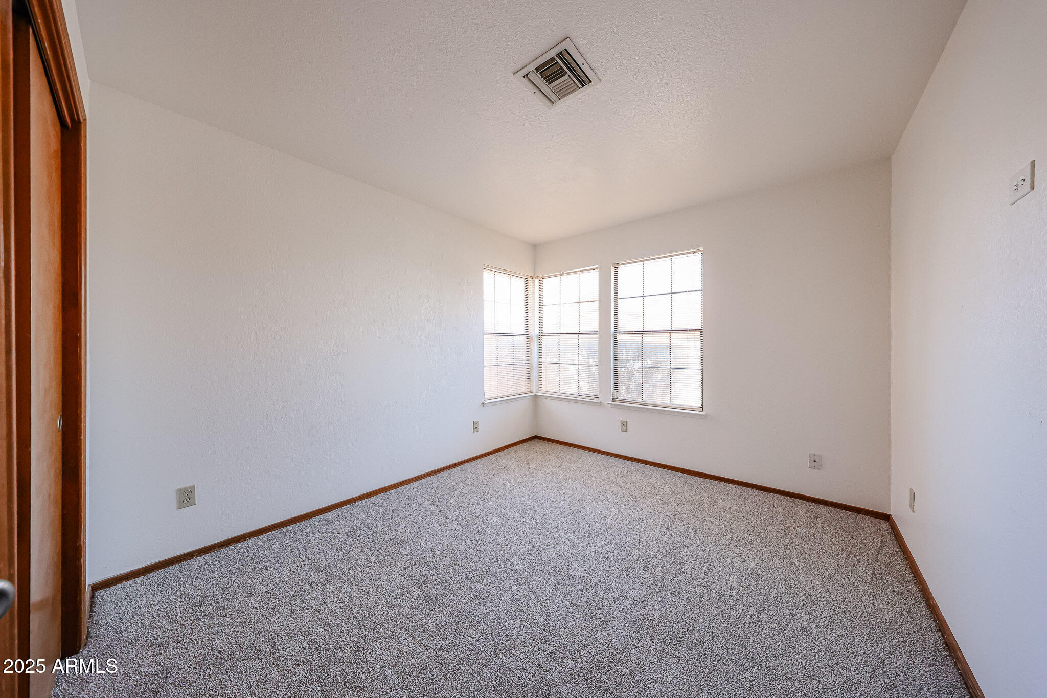 1833 E REDFIELD Road