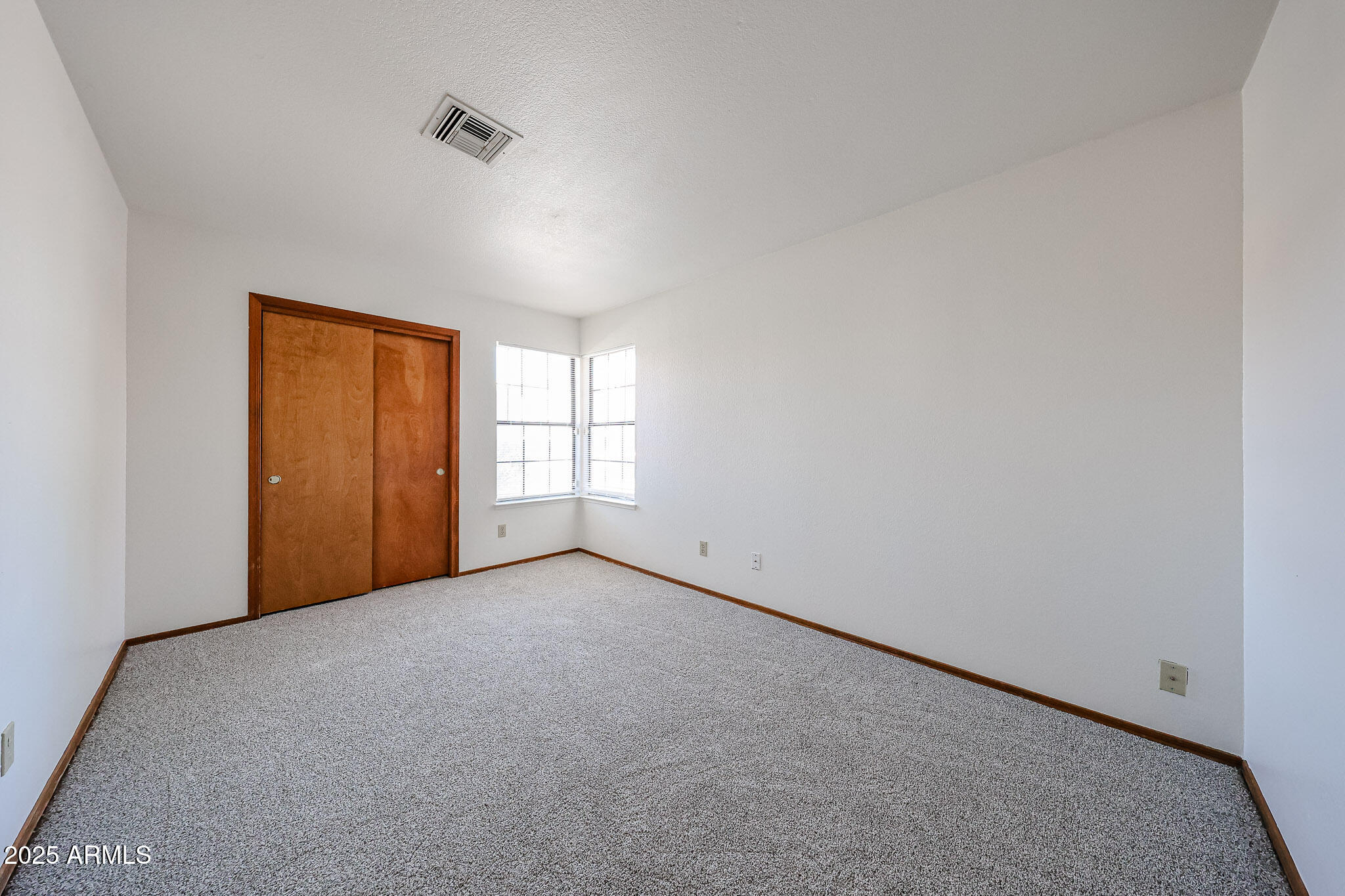 1833 E REDFIELD Road