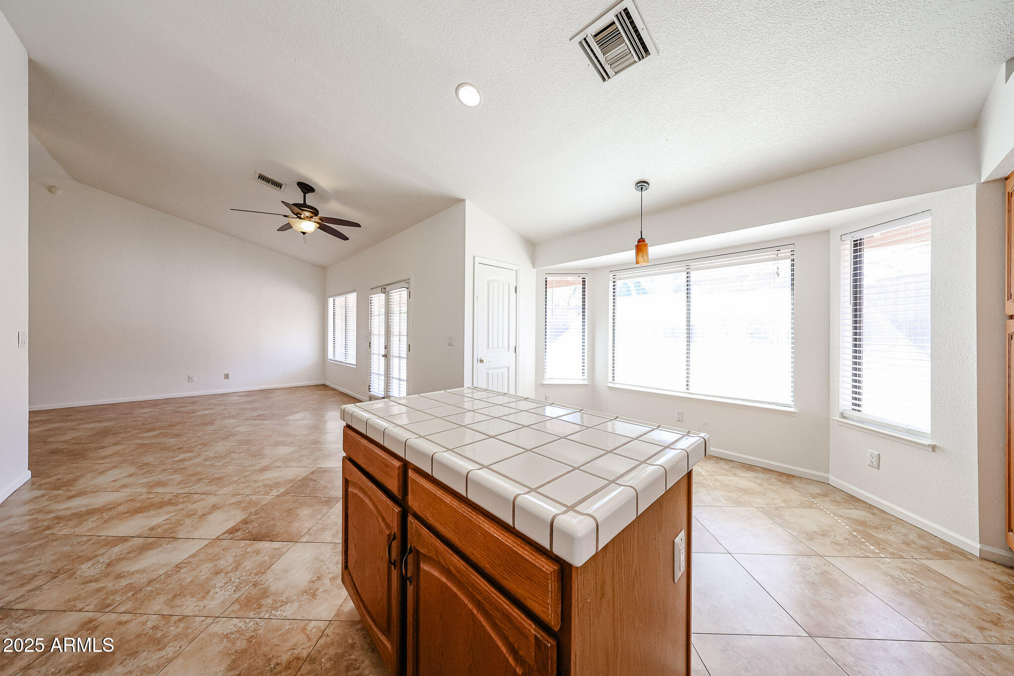 1833 E REDFIELD Road