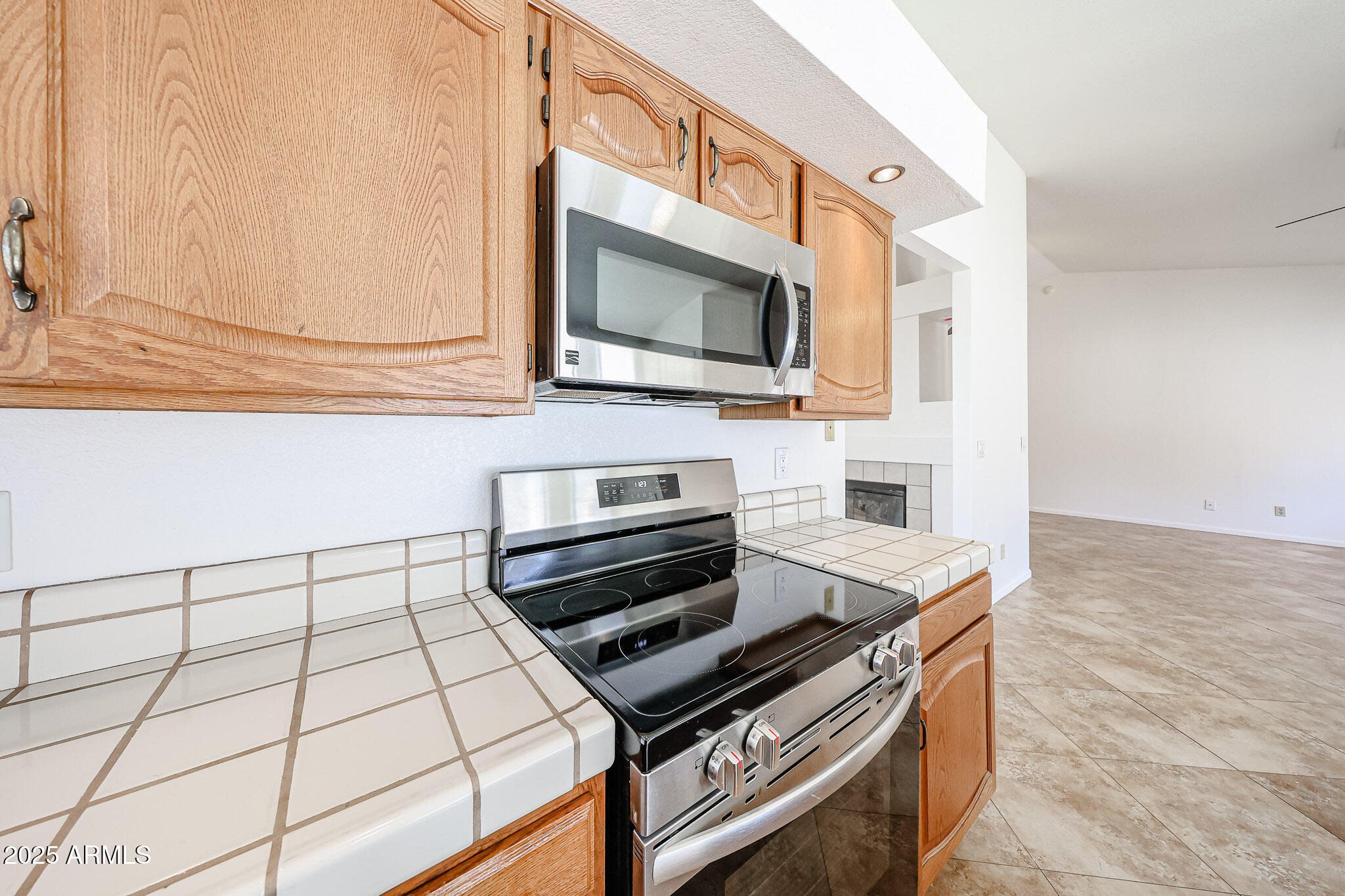 1833 E REDFIELD Road