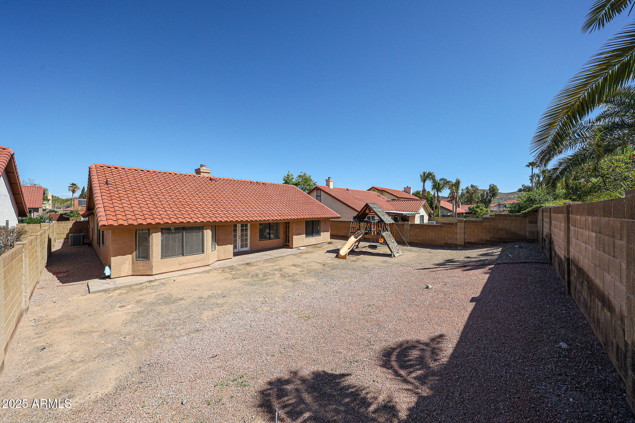 1833 E REDFIELD Road