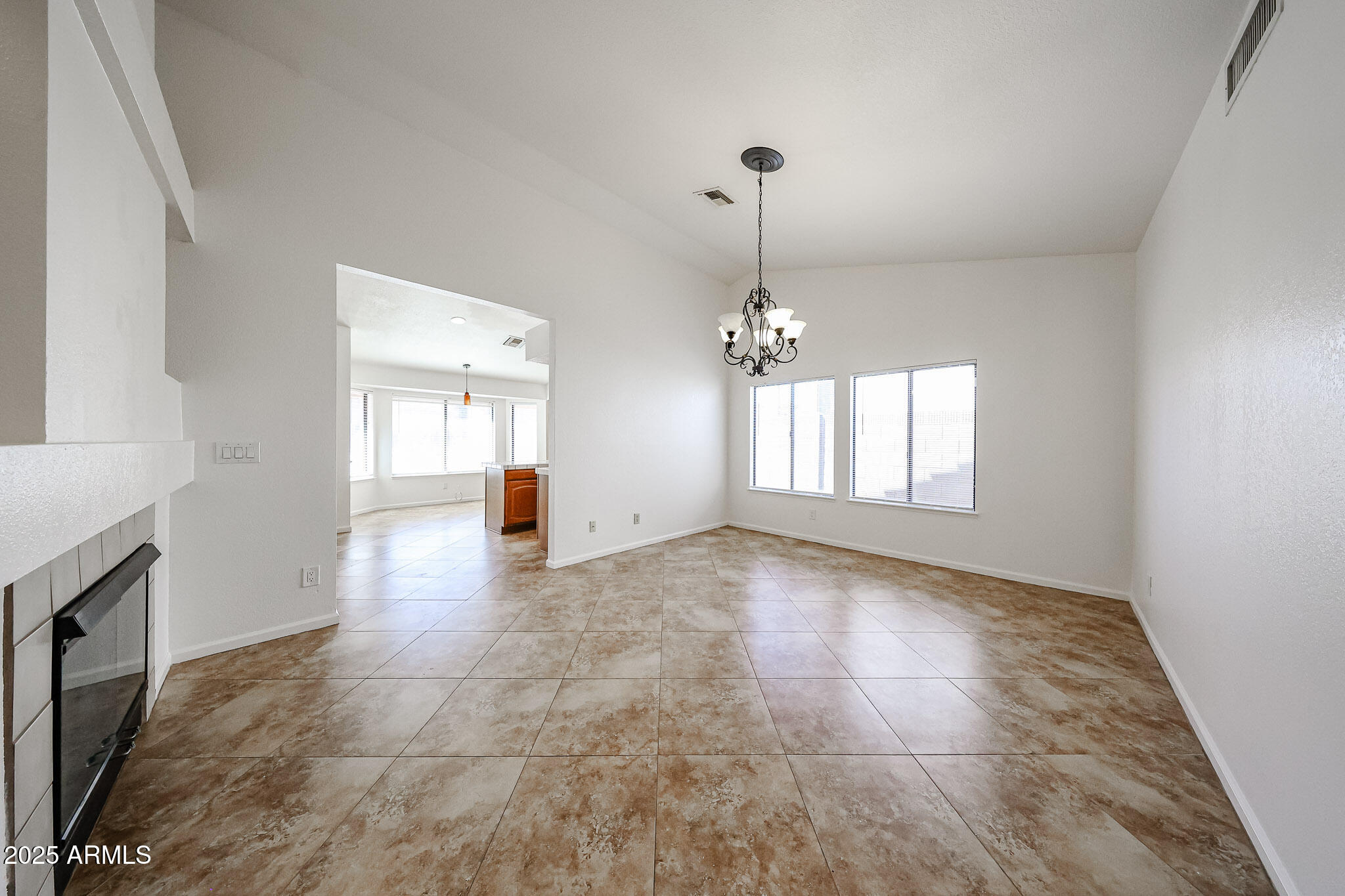 1833 E REDFIELD Road