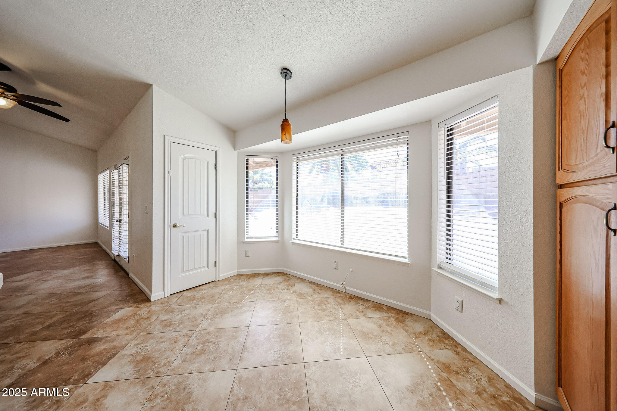 1833 E REDFIELD Road