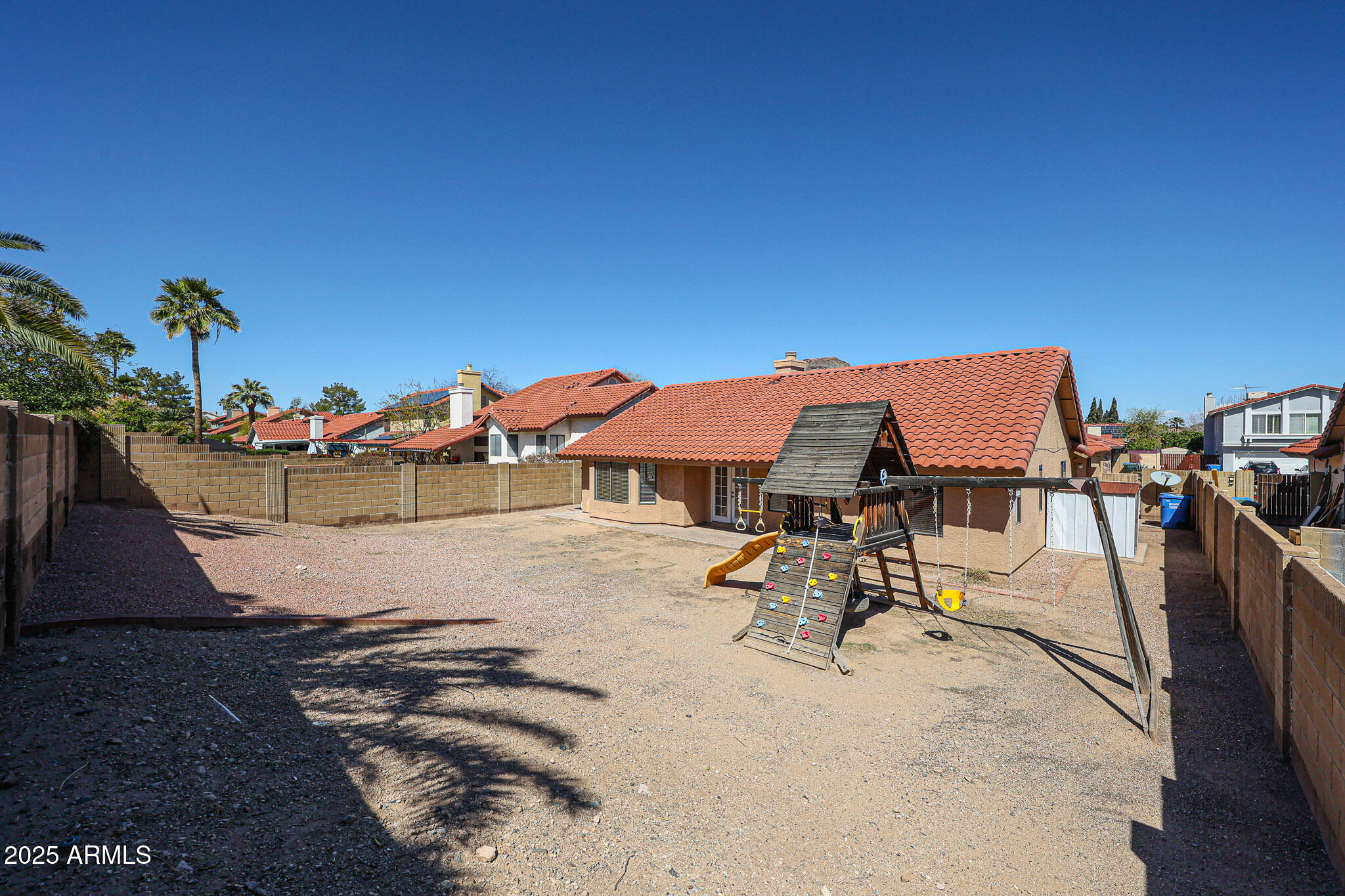 1833 E REDFIELD Road