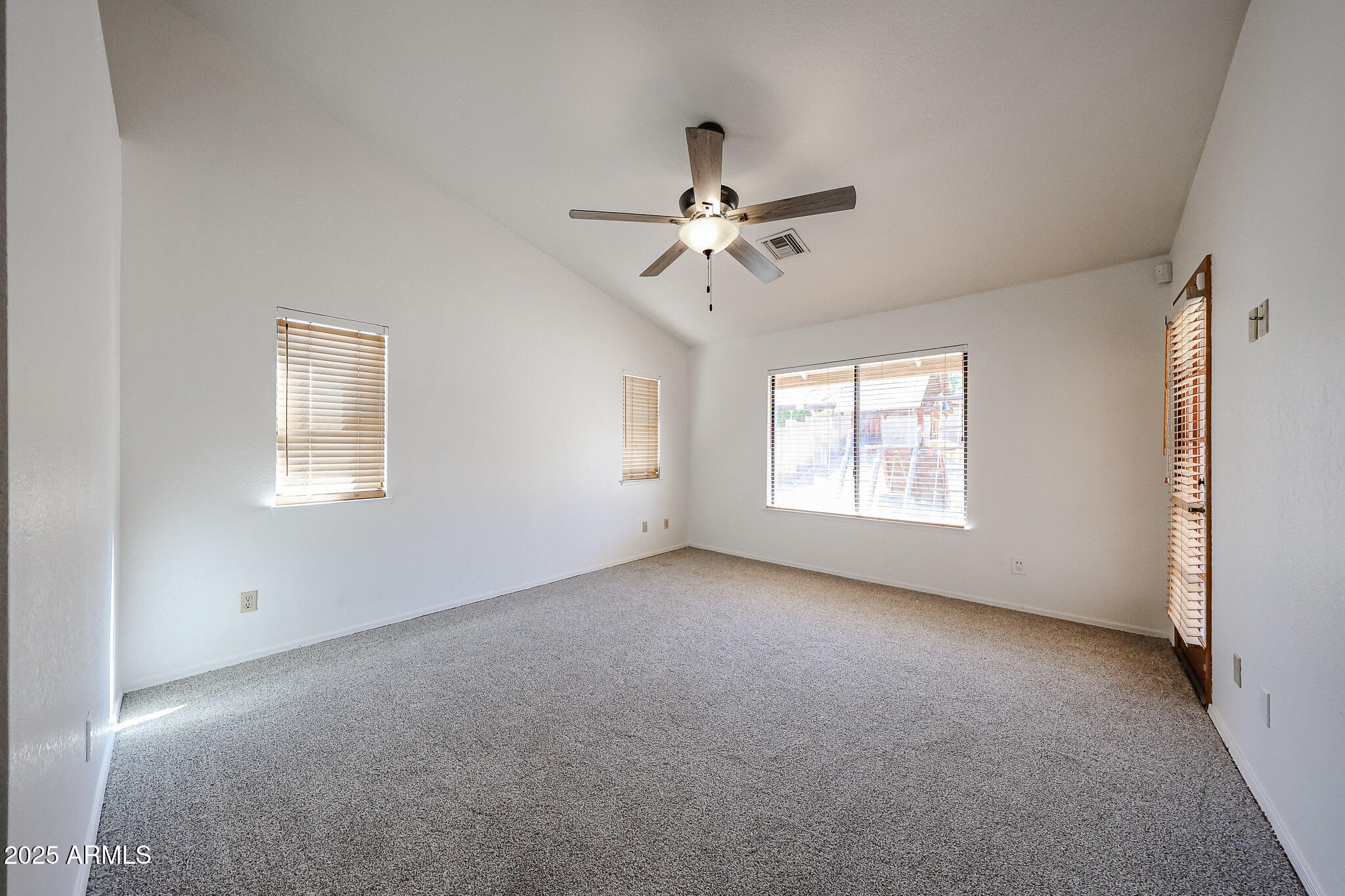 1833 E REDFIELD Road