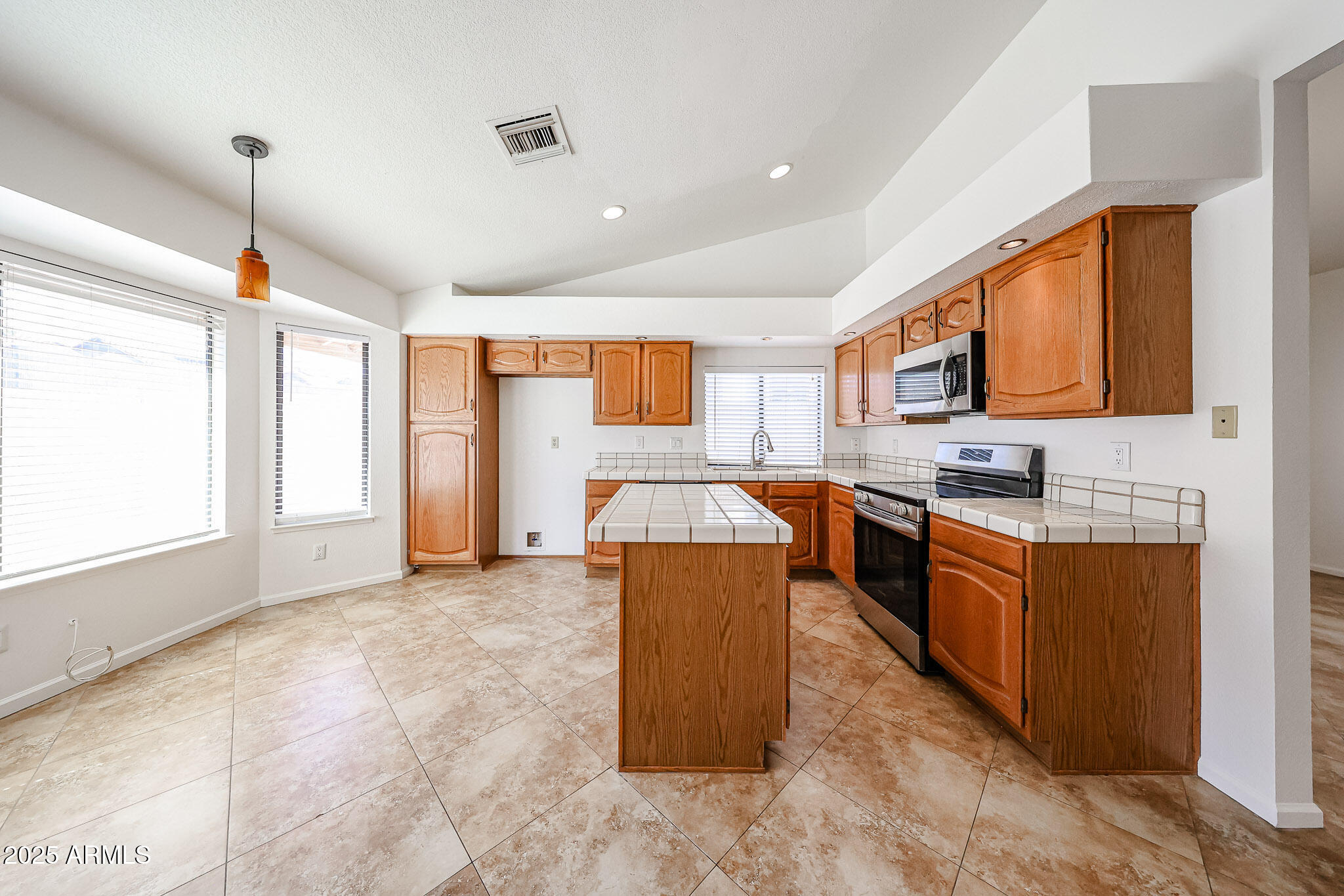 1833 E REDFIELD Road