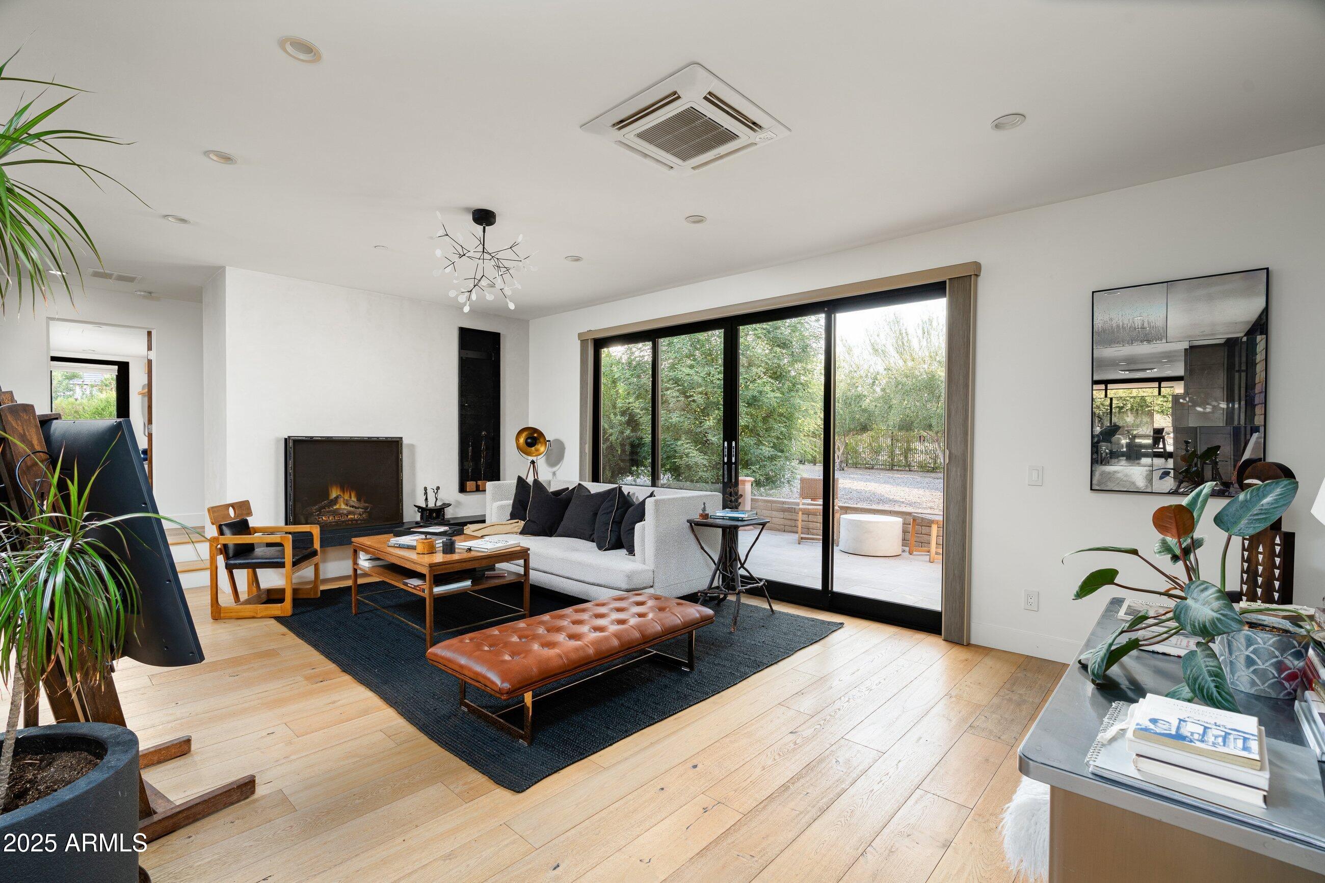 6909 E MONTEBELLO Avenue