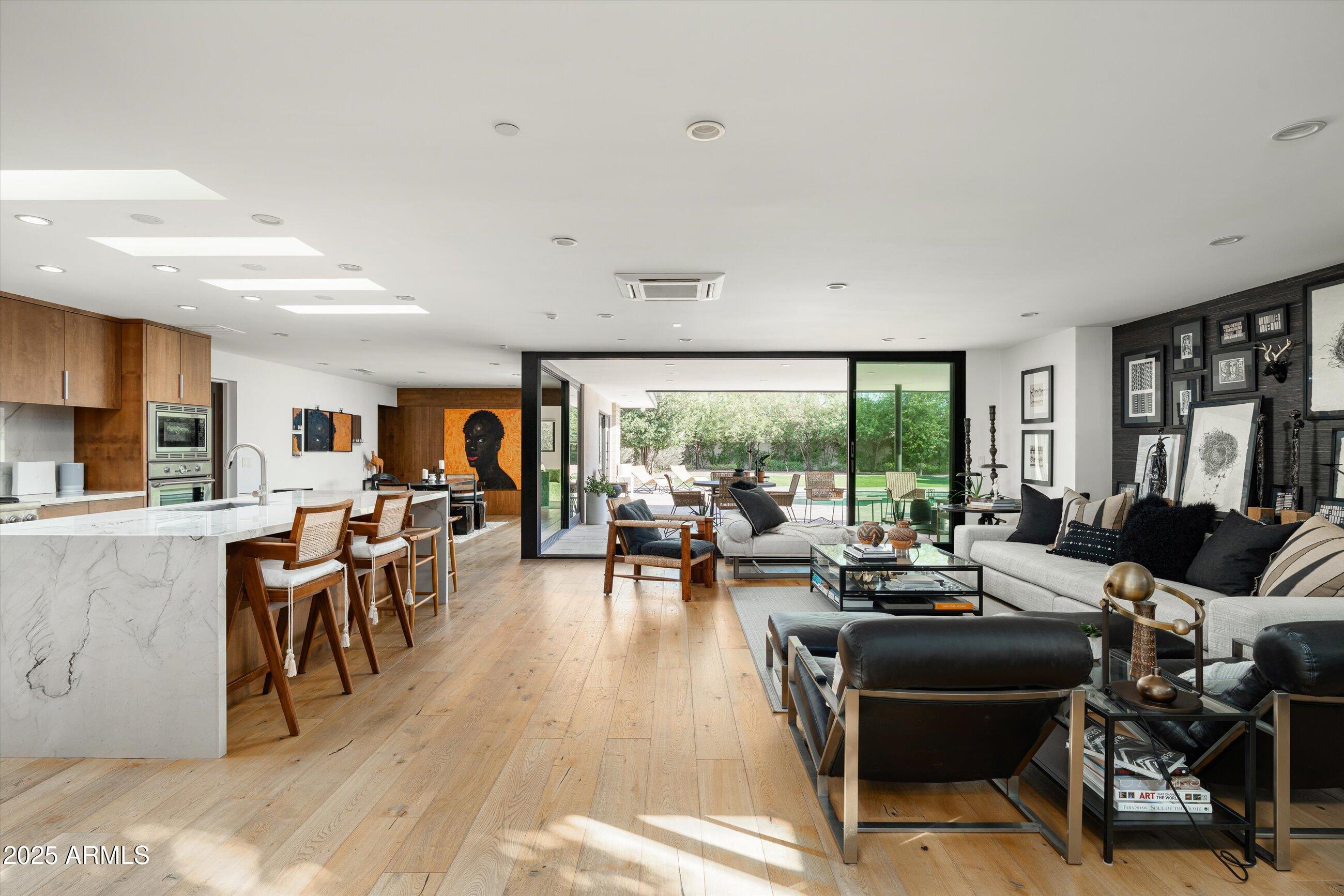 6909 E MONTEBELLO Avenue