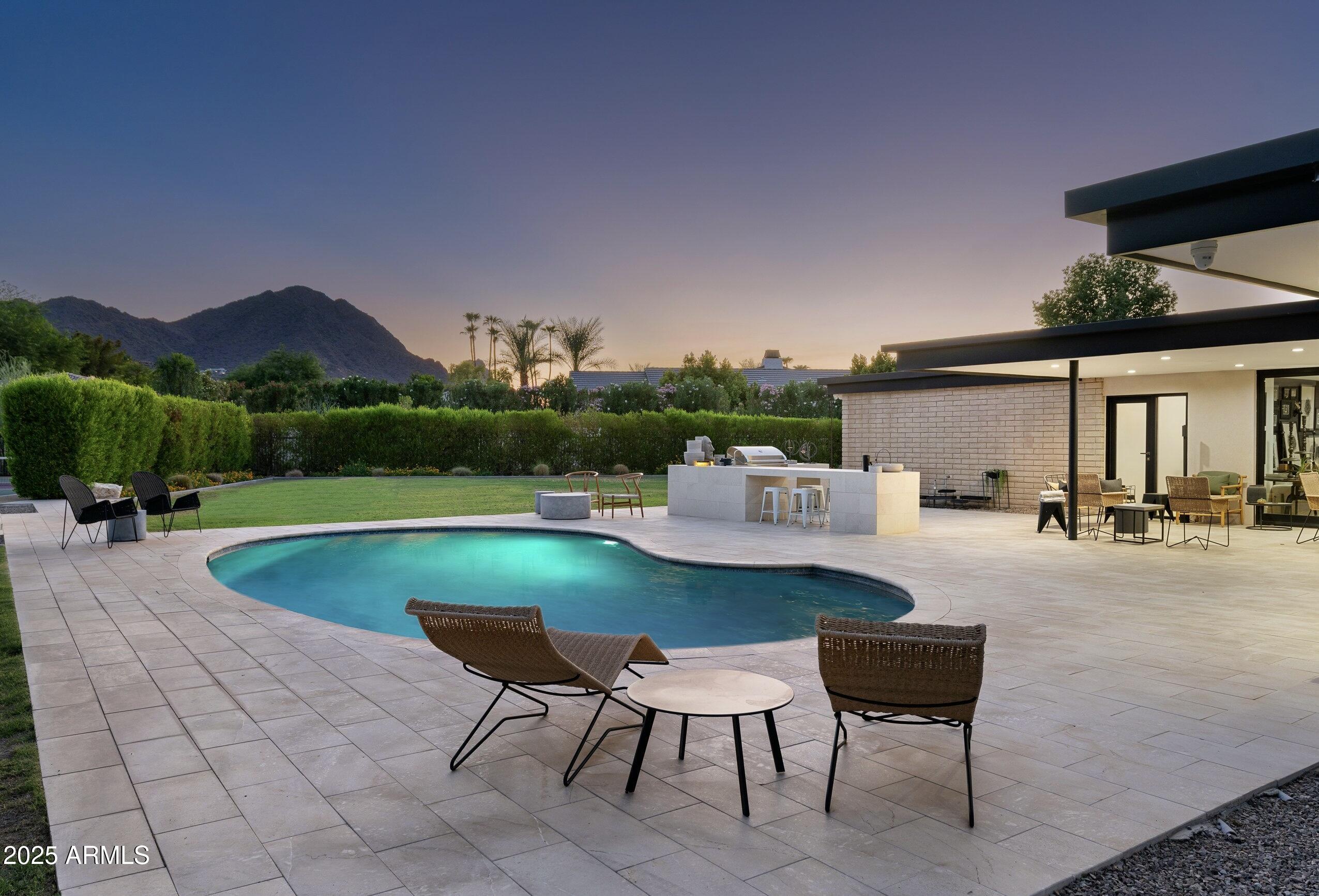 6909 E MONTEBELLO Avenue