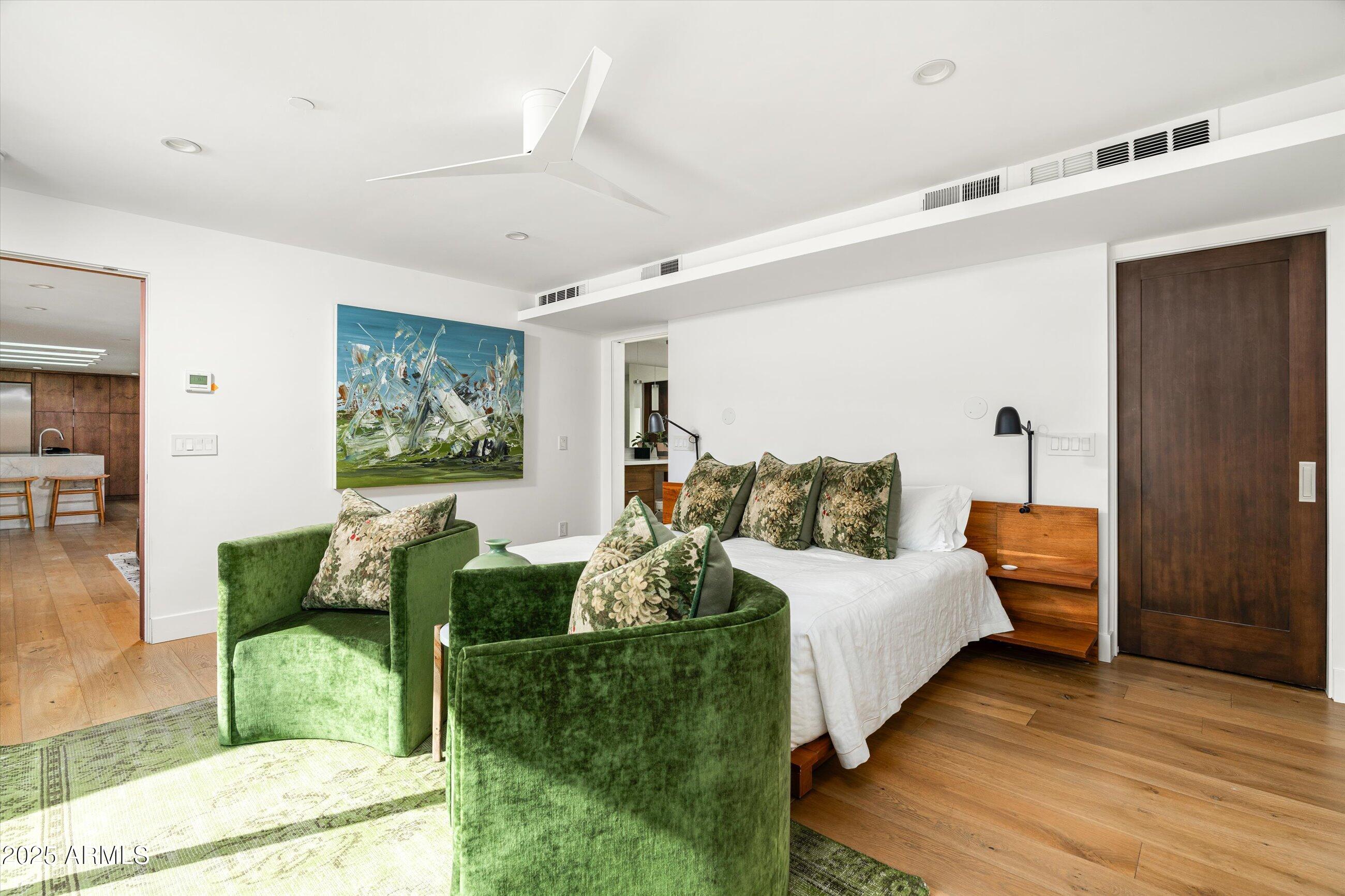 6909 E MONTEBELLO Avenue