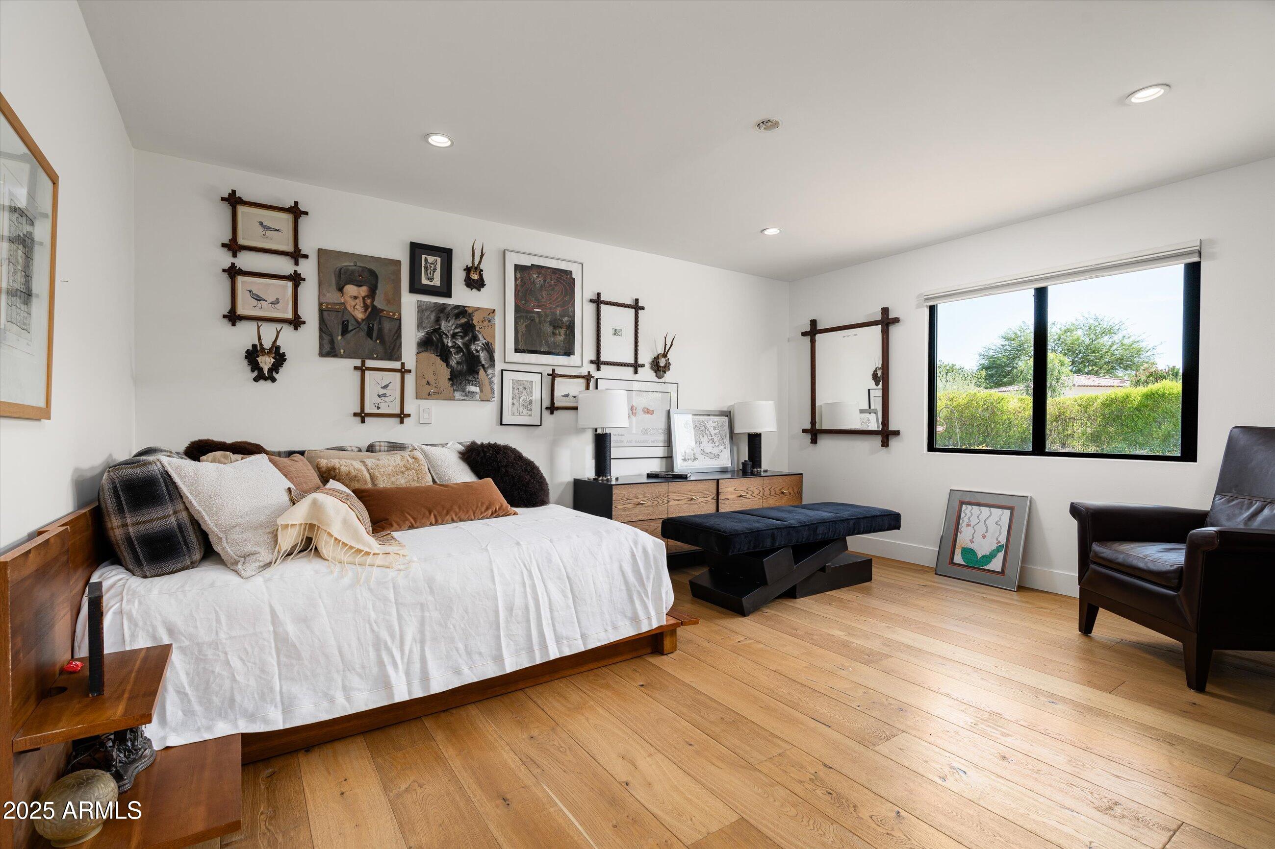 6909 E MONTEBELLO Avenue