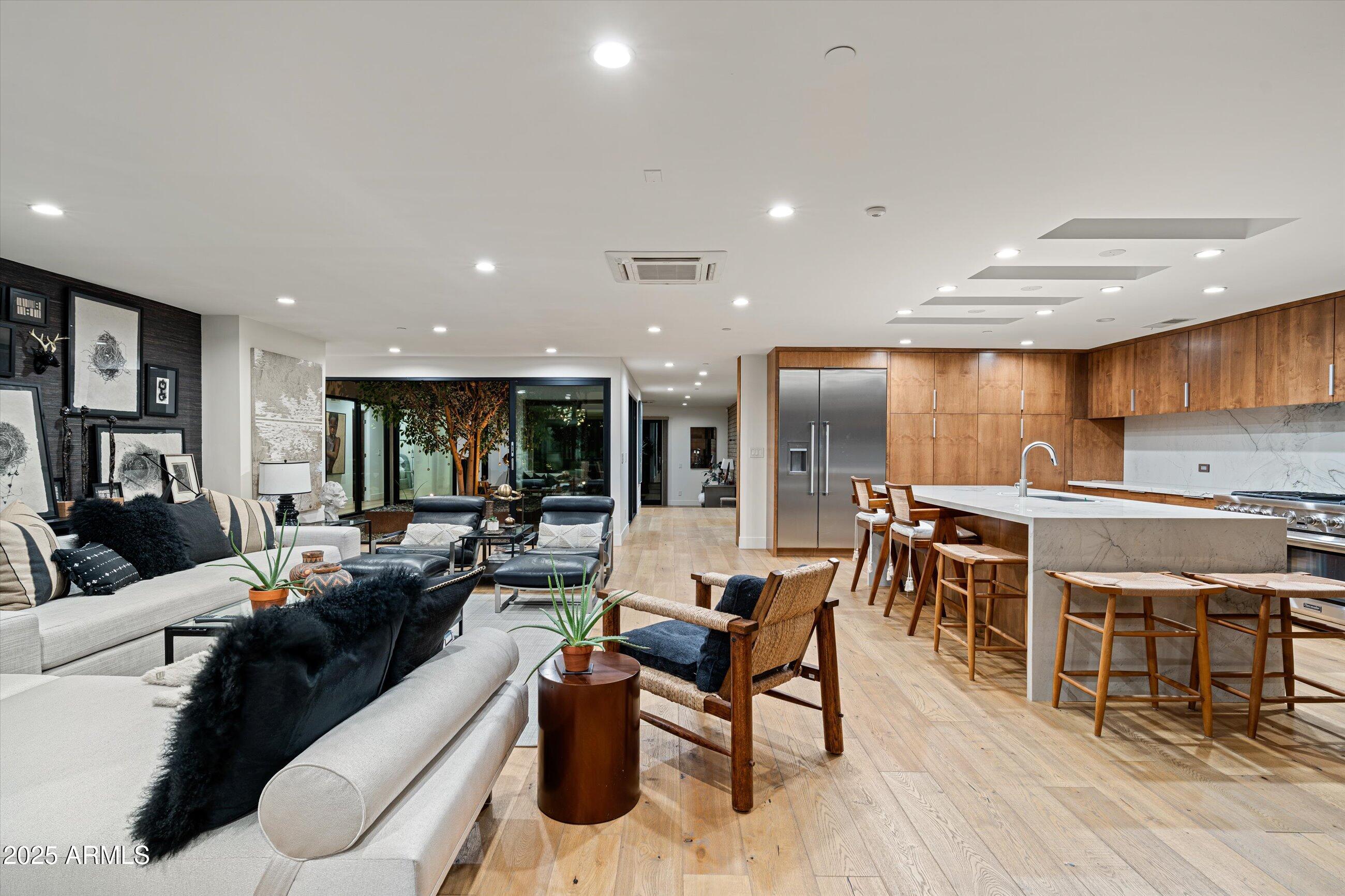 6909 E MONTEBELLO Avenue