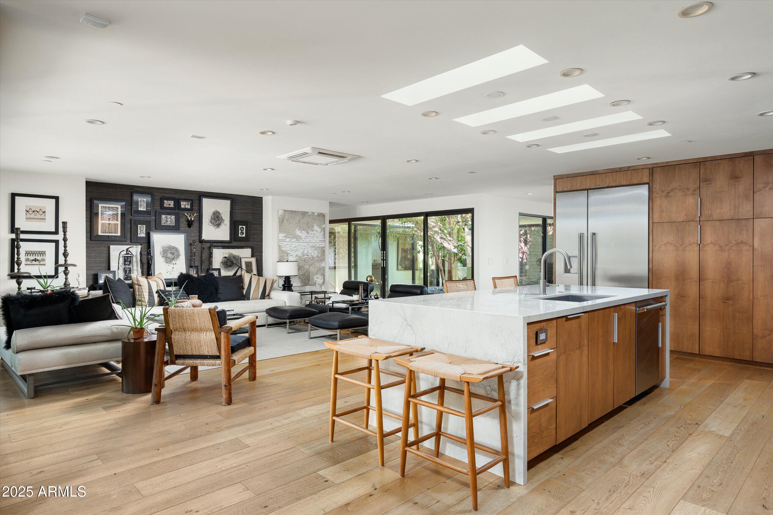 6909 E MONTEBELLO Avenue