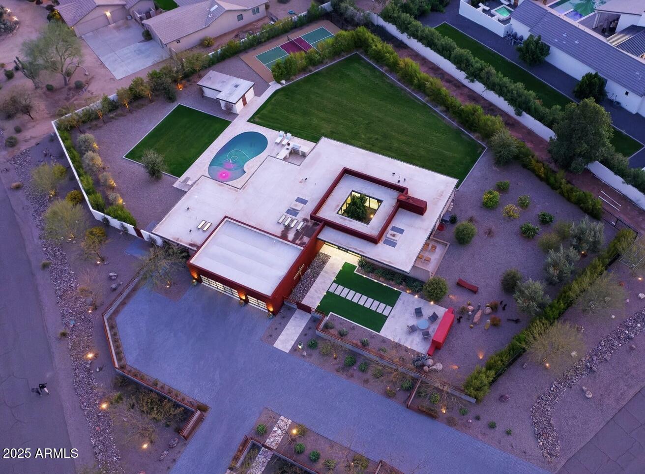 6909 E MONTEBELLO Avenue