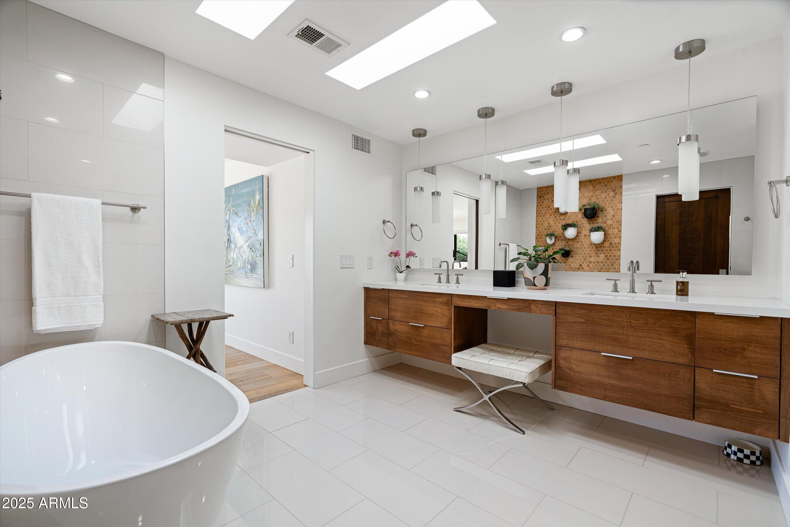 6909 E MONTEBELLO Avenue