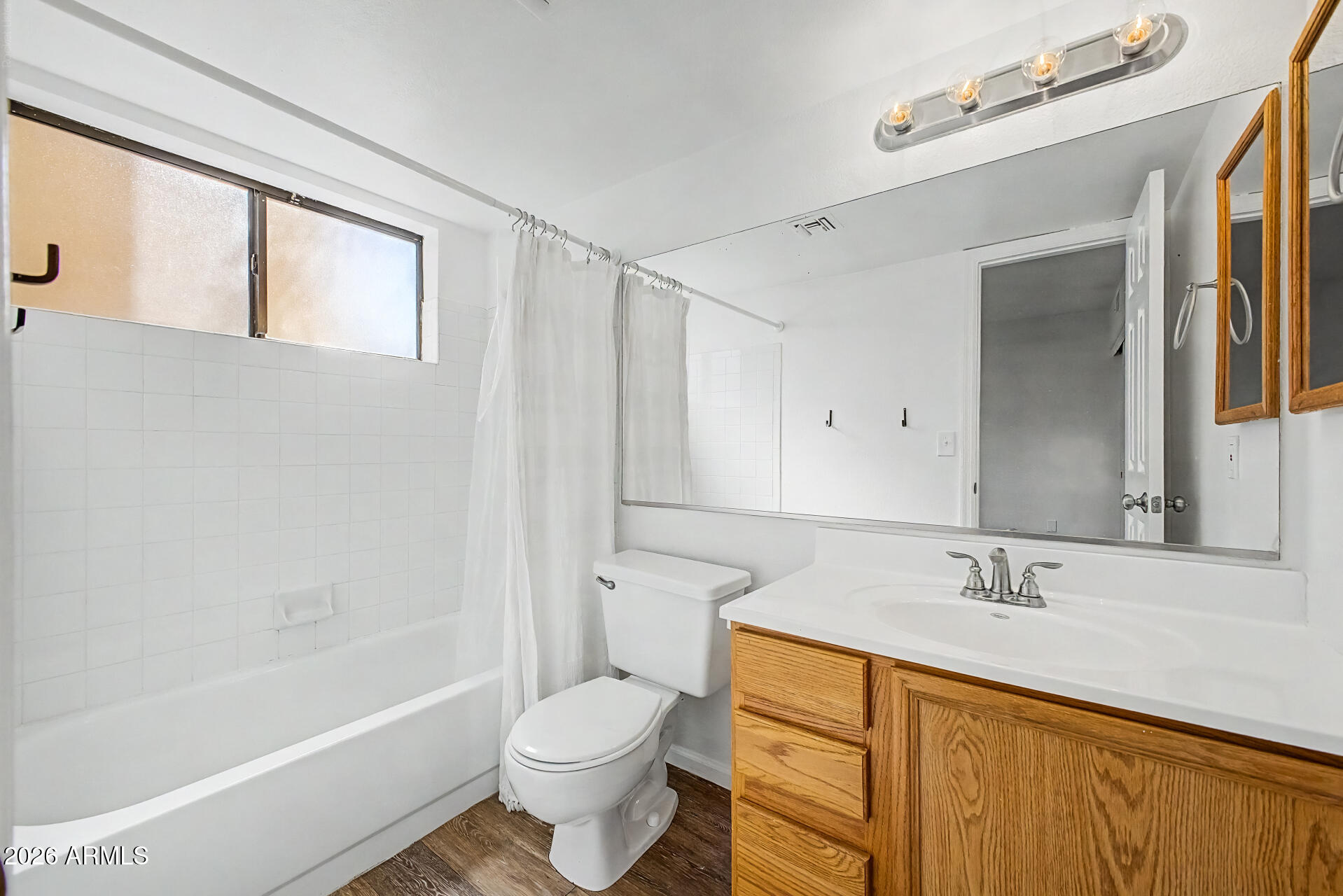 1025 E HIGHLAND Avenue 32