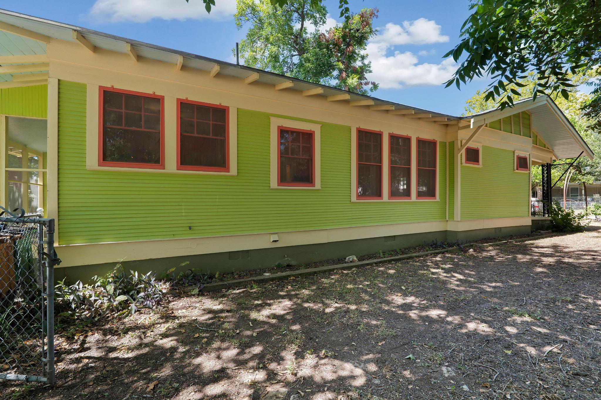 39 Chalmers Ave
