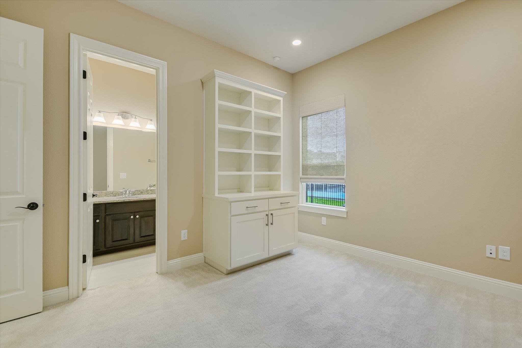 2421 Parisio CT