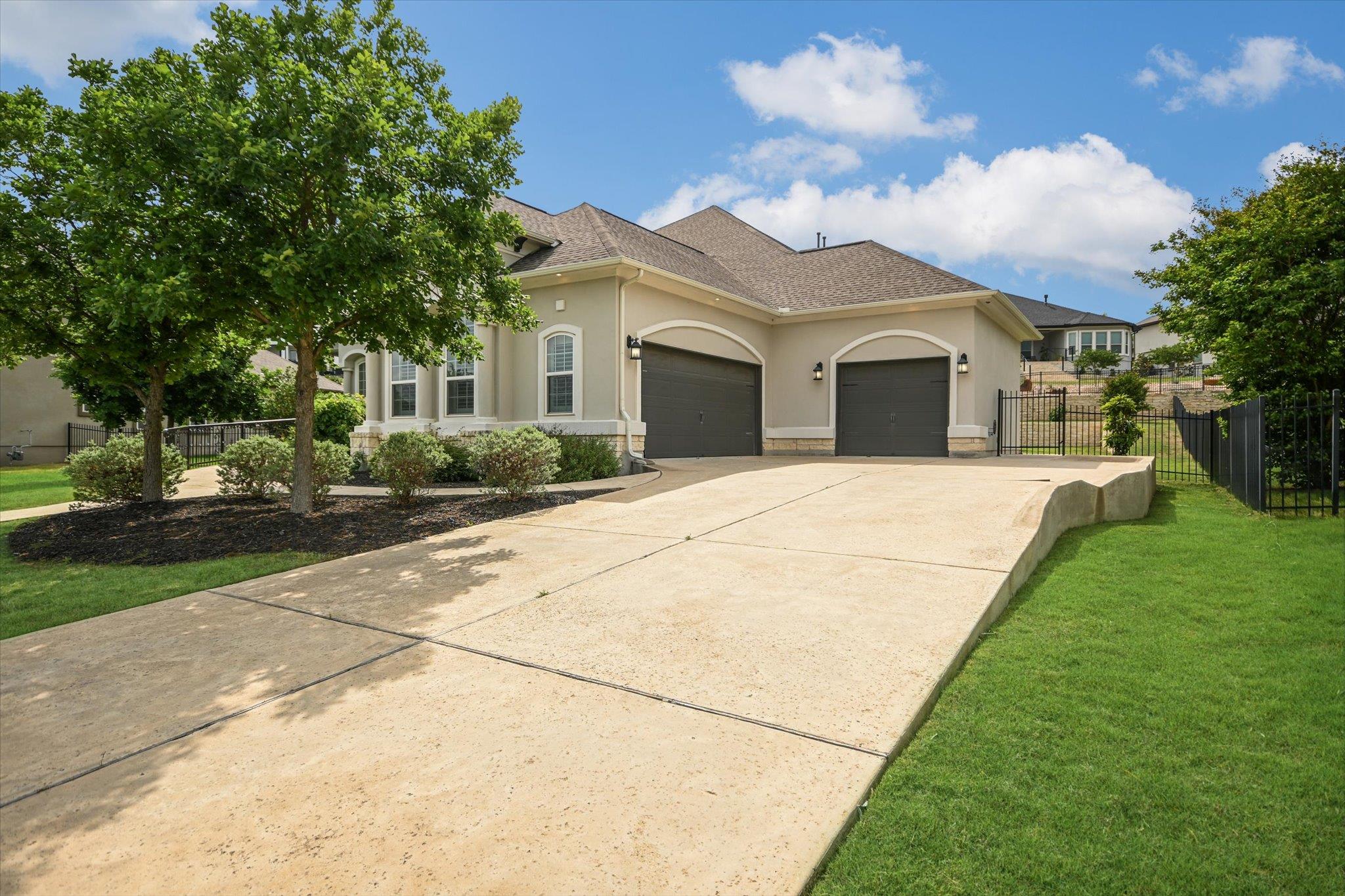 2421 Parisio CT