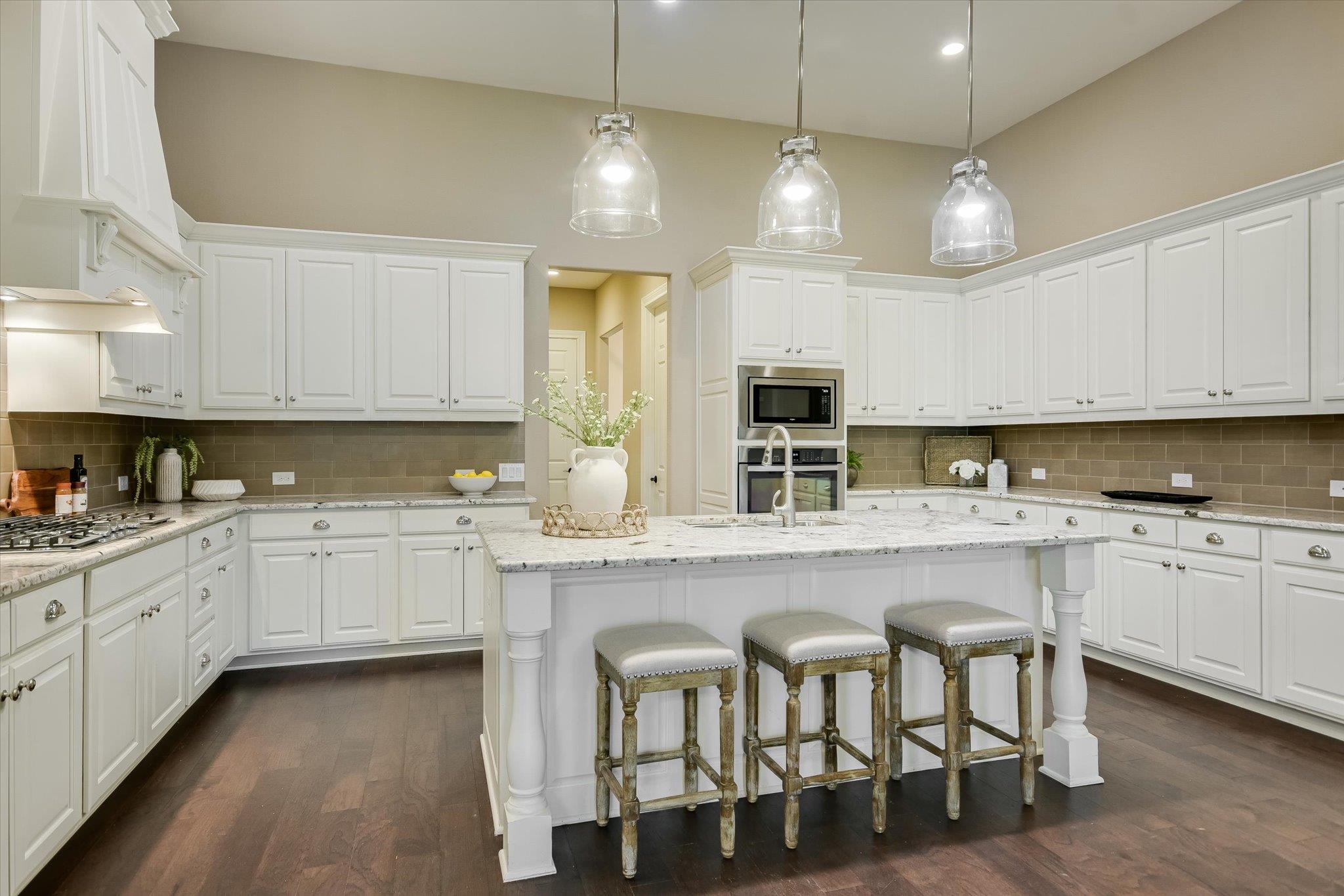2421 Parisio CT