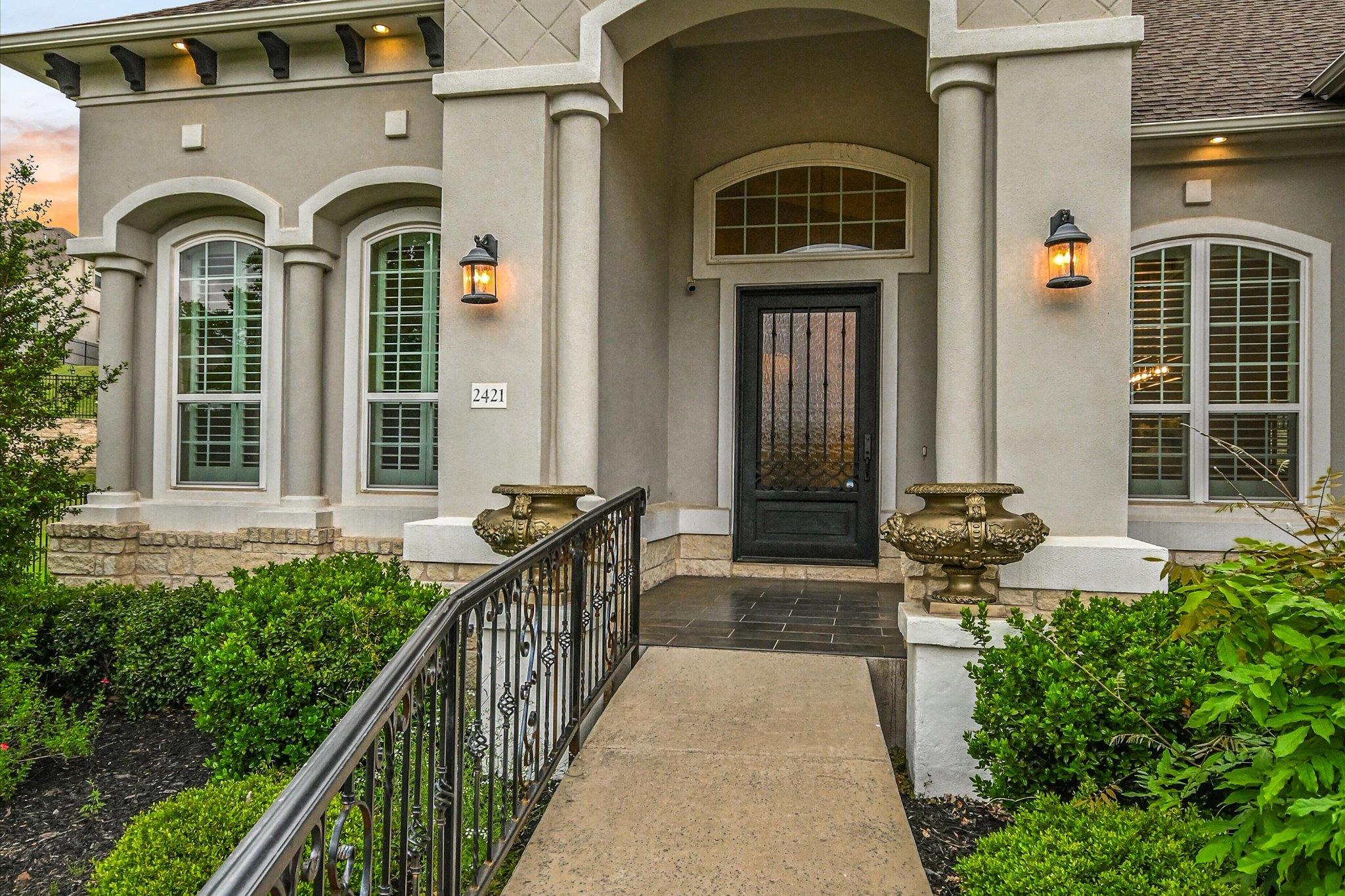 2421 Parisio CT