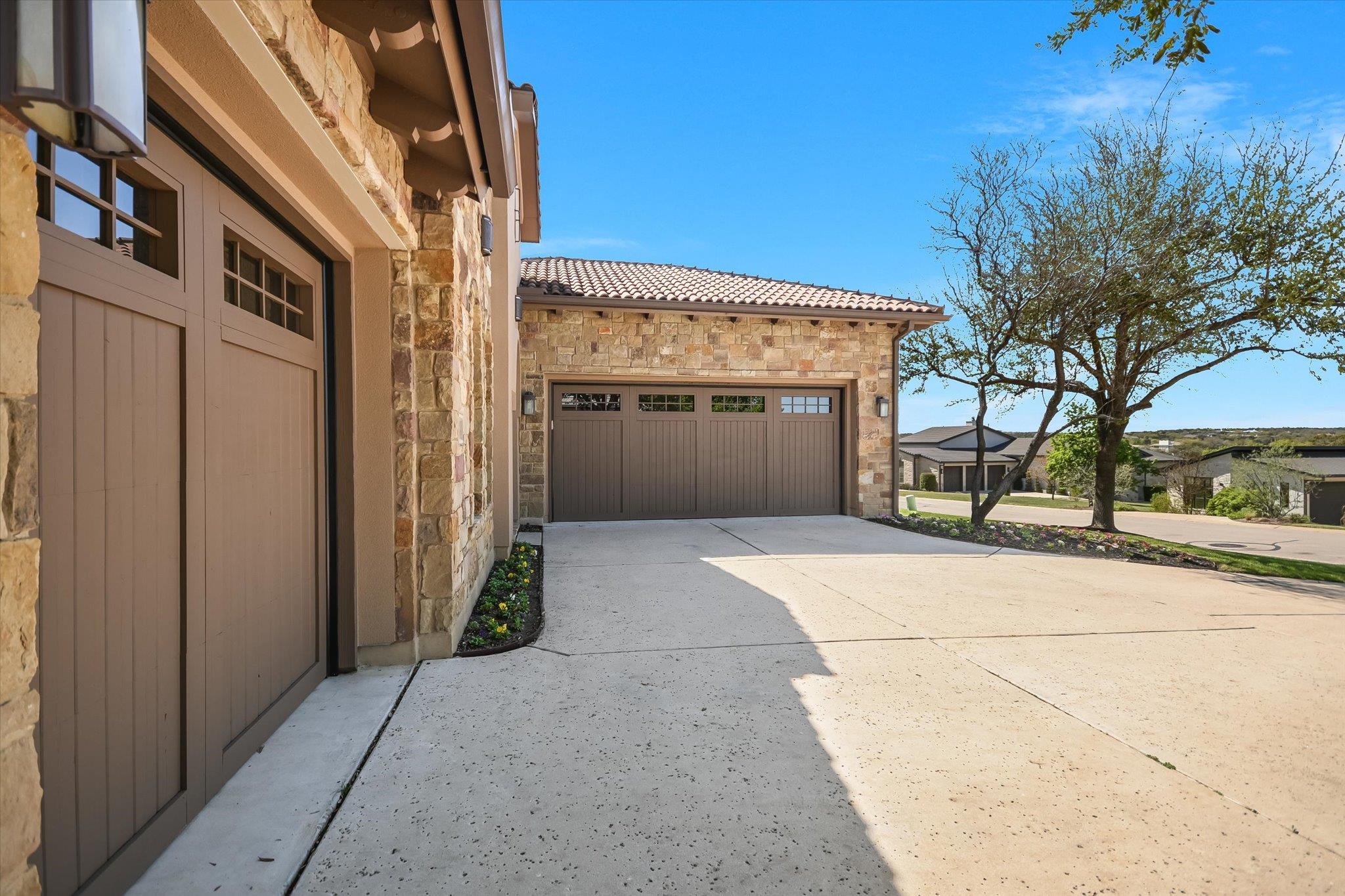 8225 Carranzo DR