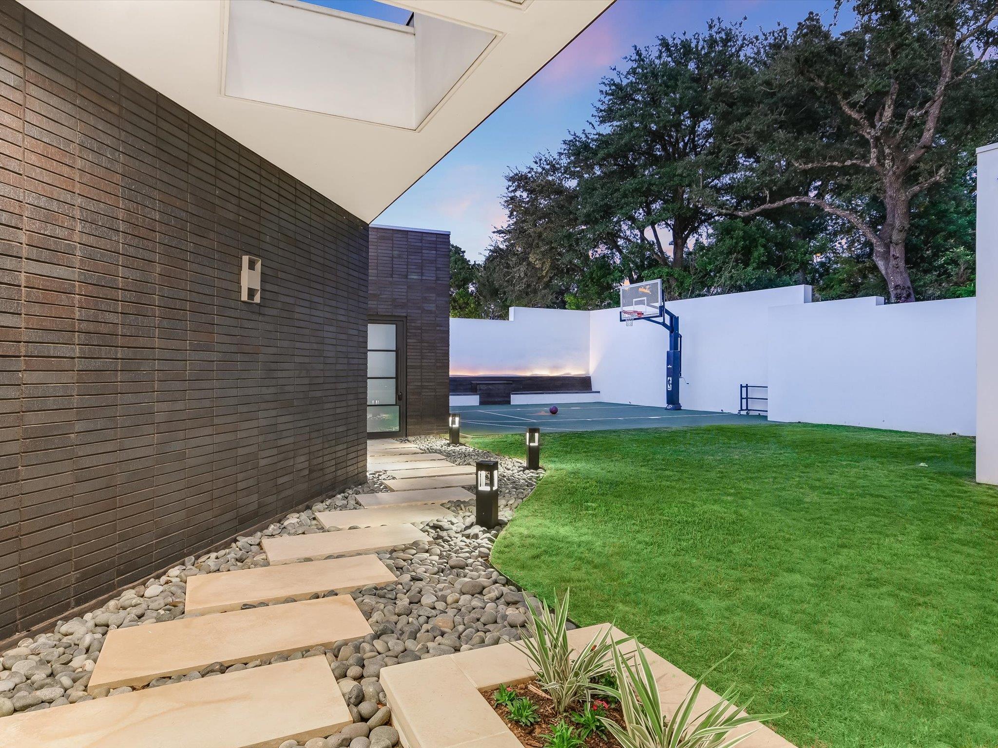 6607 W Courtyard Dr