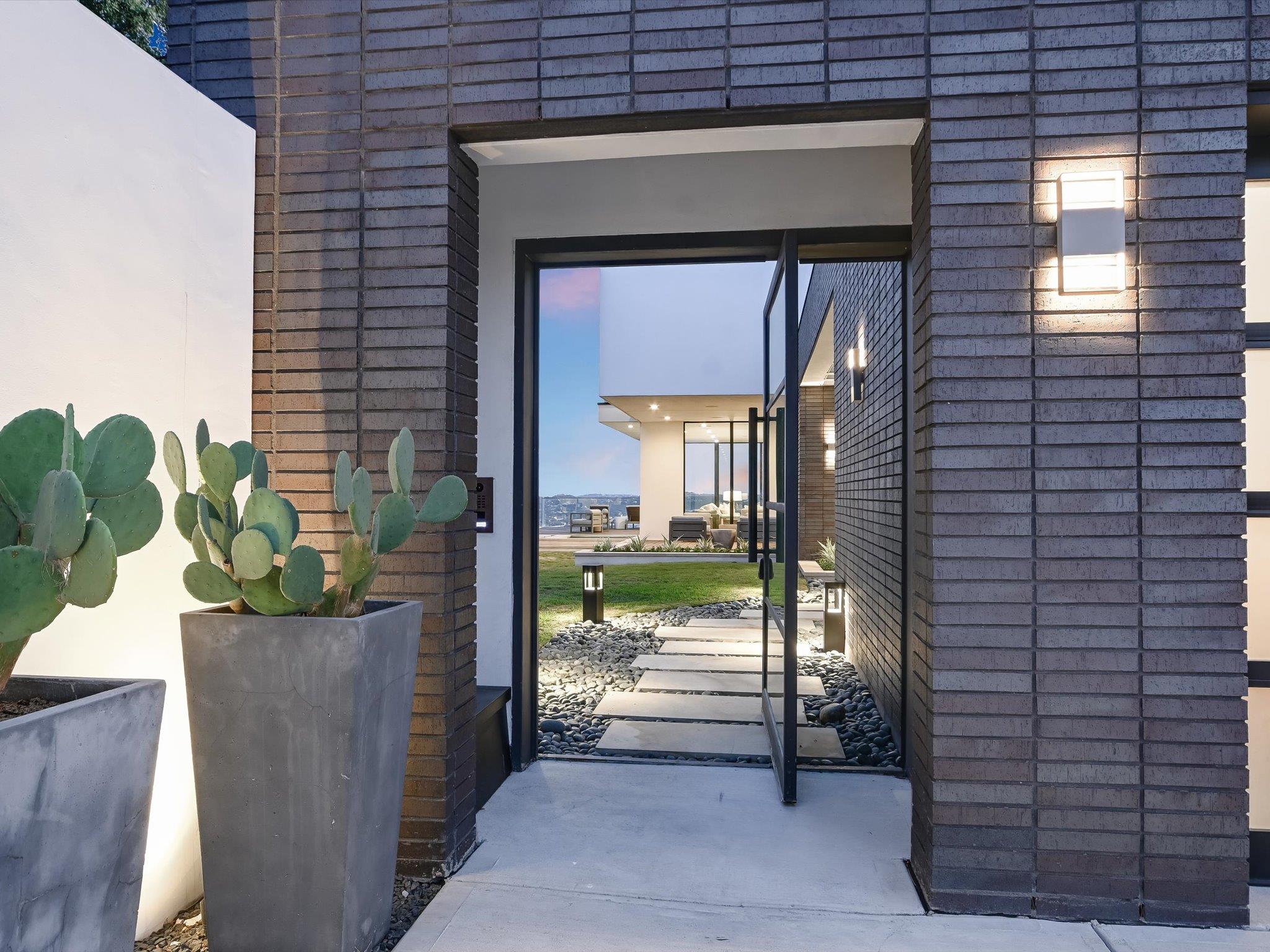 6607 W Courtyard Dr