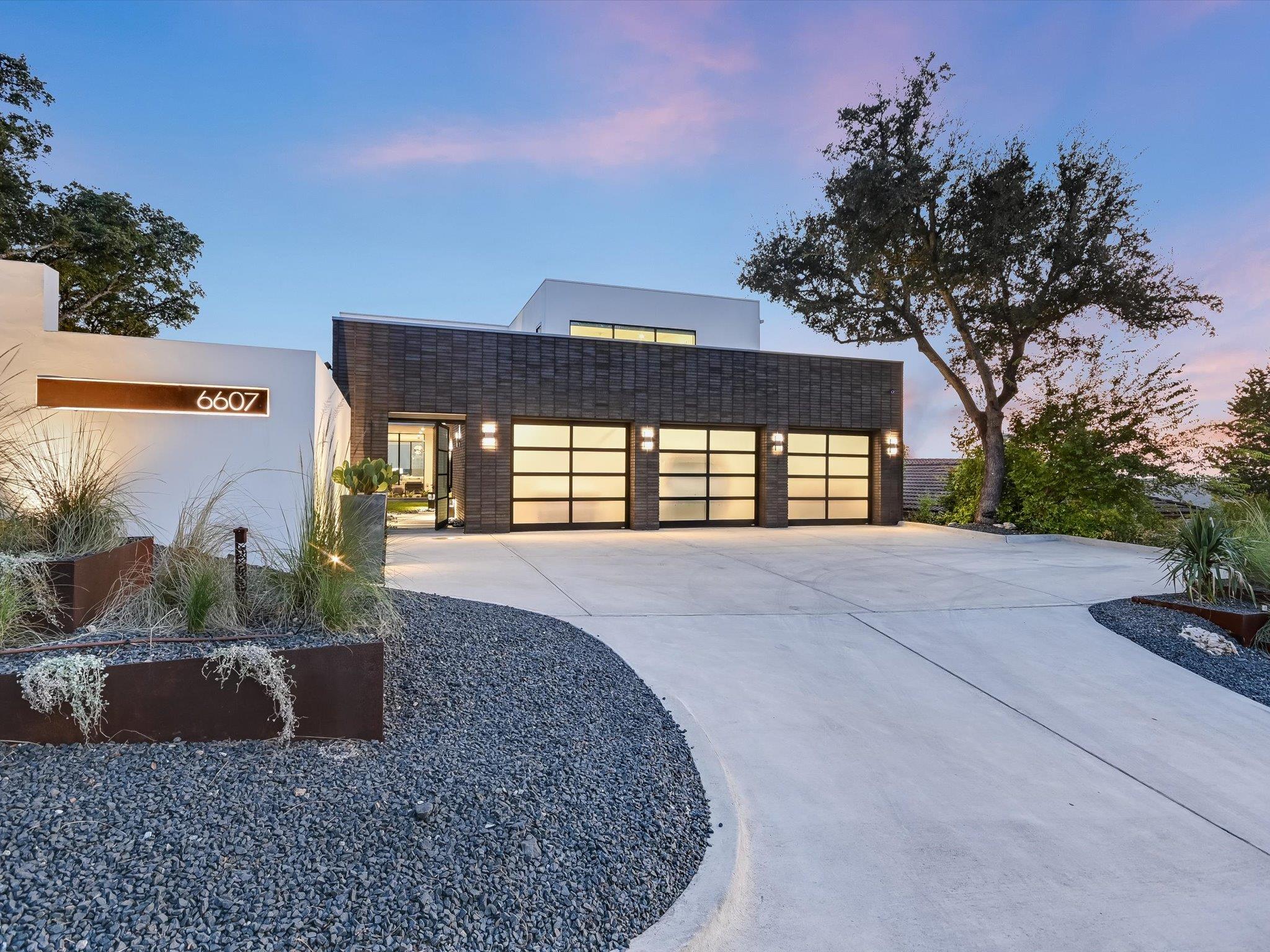 6607 W Courtyard Dr