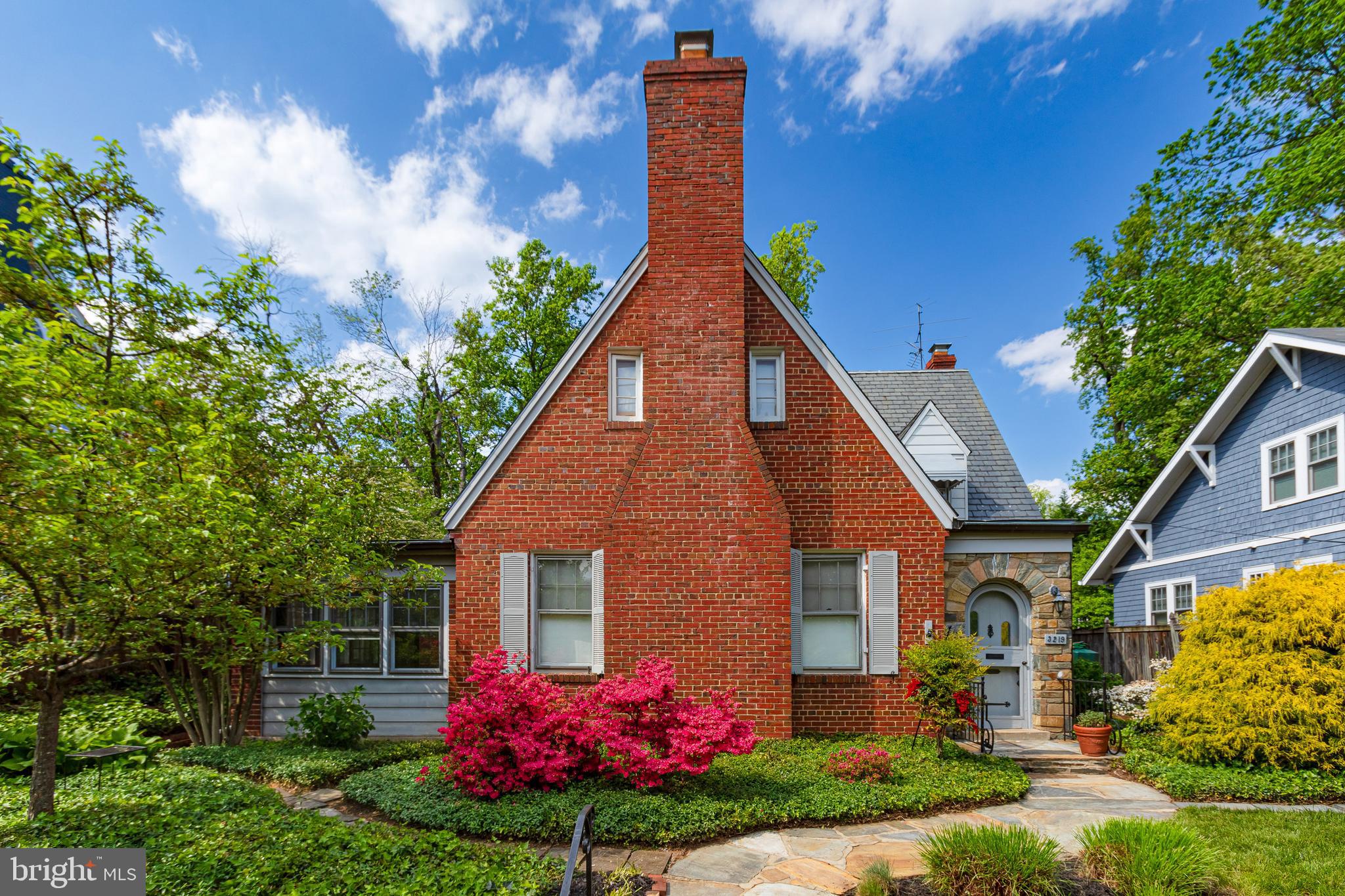 3219 OLIVER STREET NW