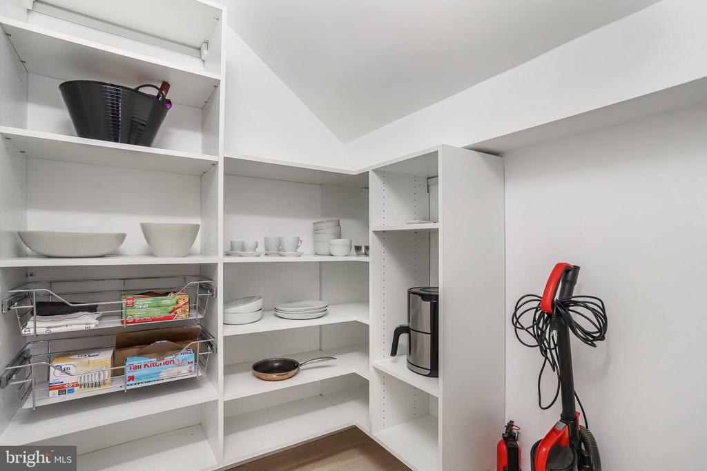 1745 N STREET NW G01