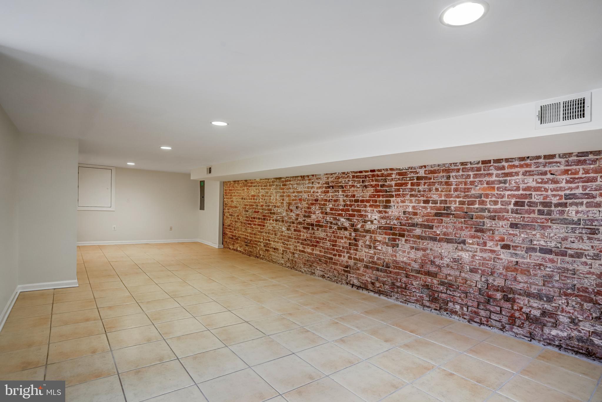 15 TODD PLACE NE