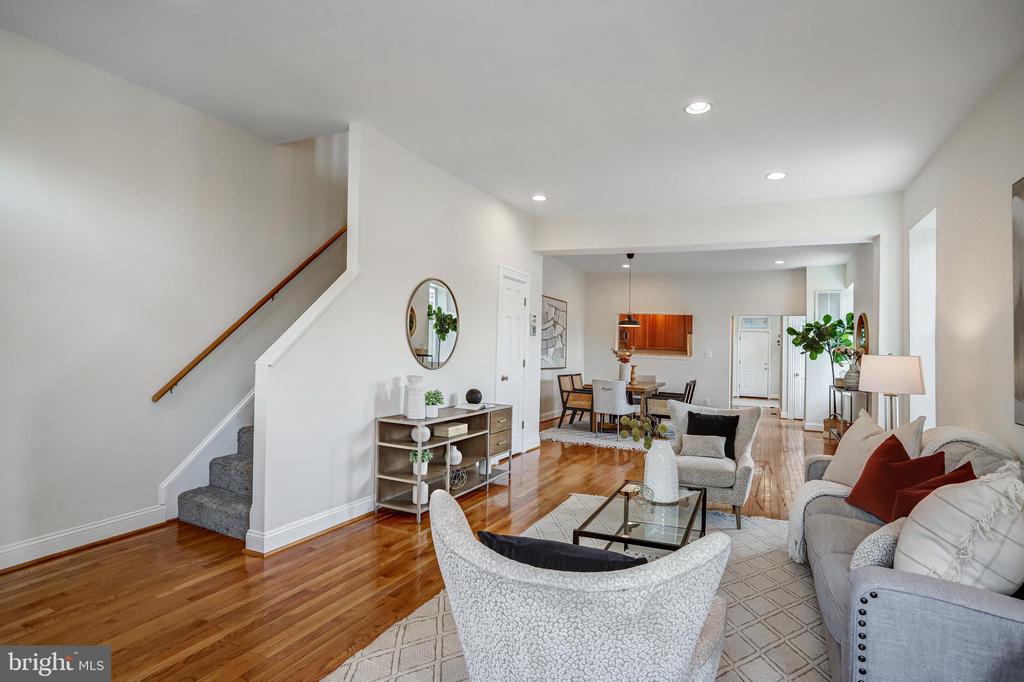 15 TODD PLACE NE
