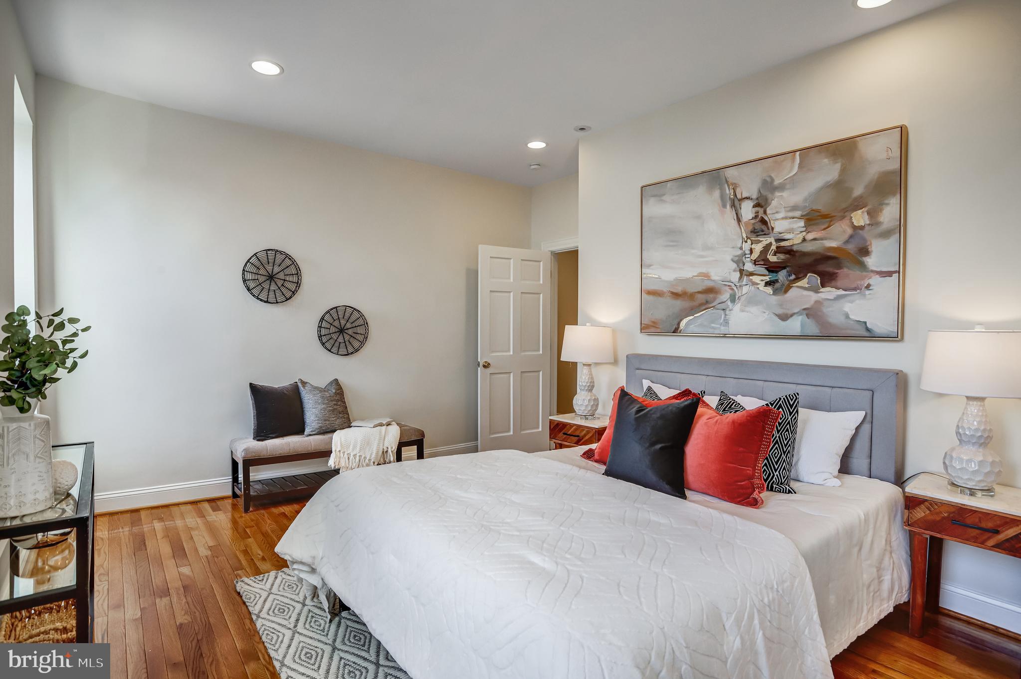 15 TODD PLACE NE