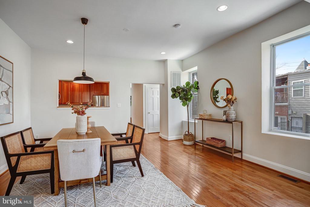 15 TODD PLACE NE