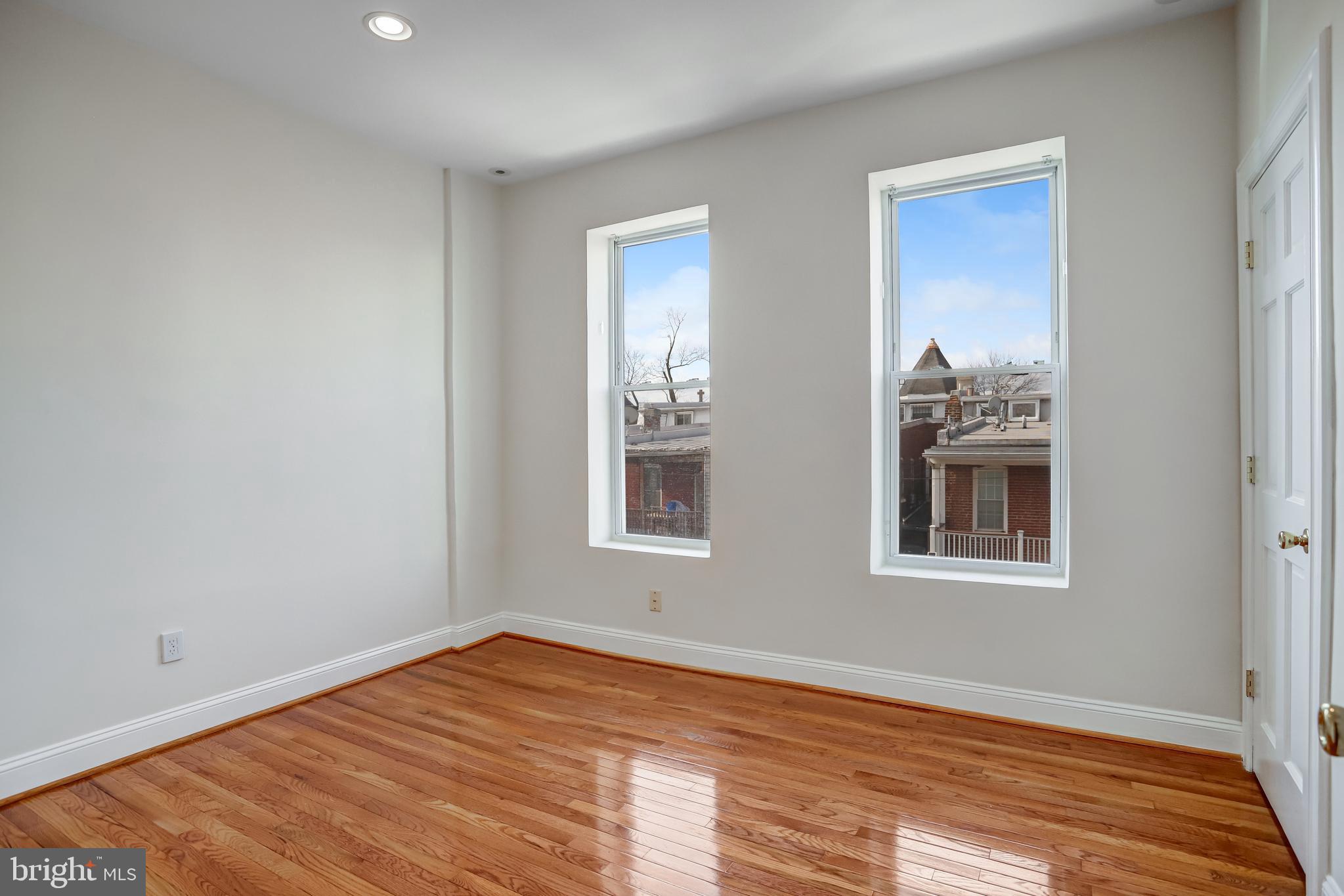 15 TODD PLACE NE