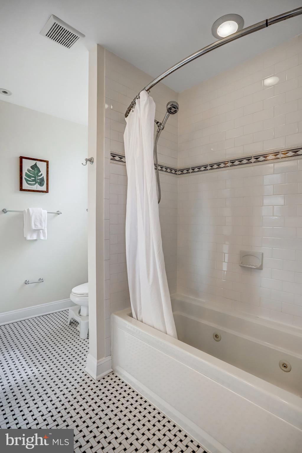 15 TODD PLACE NE