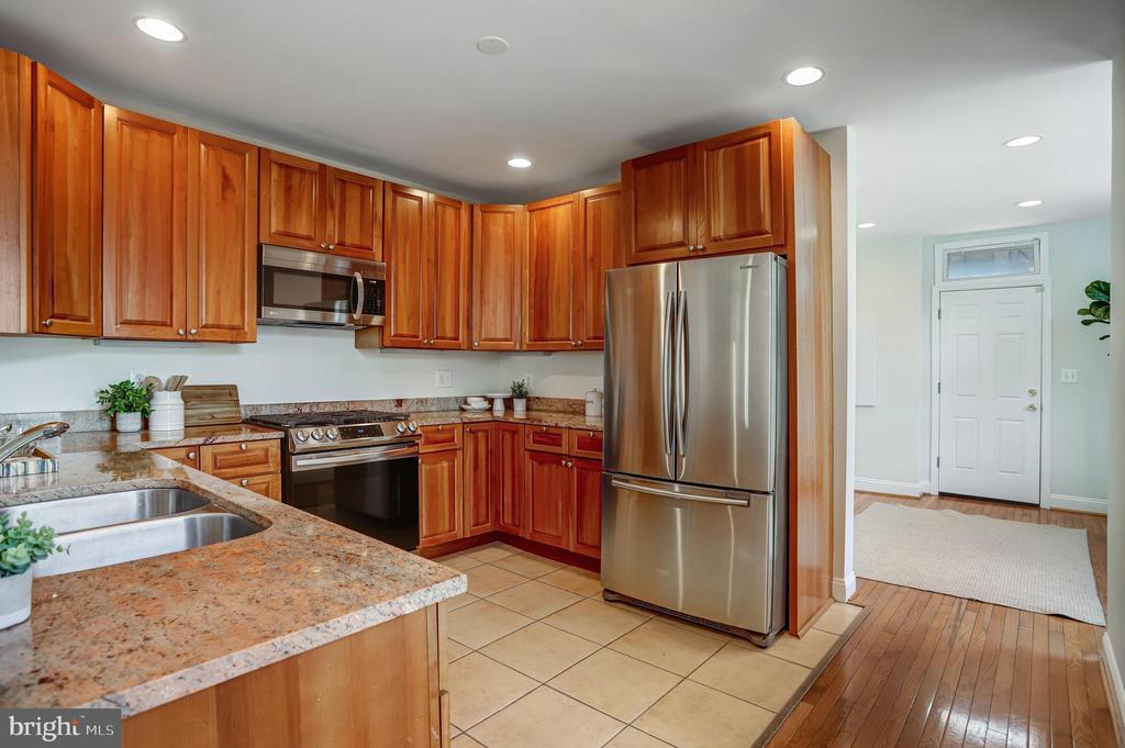 15 TODD PLACE NE
