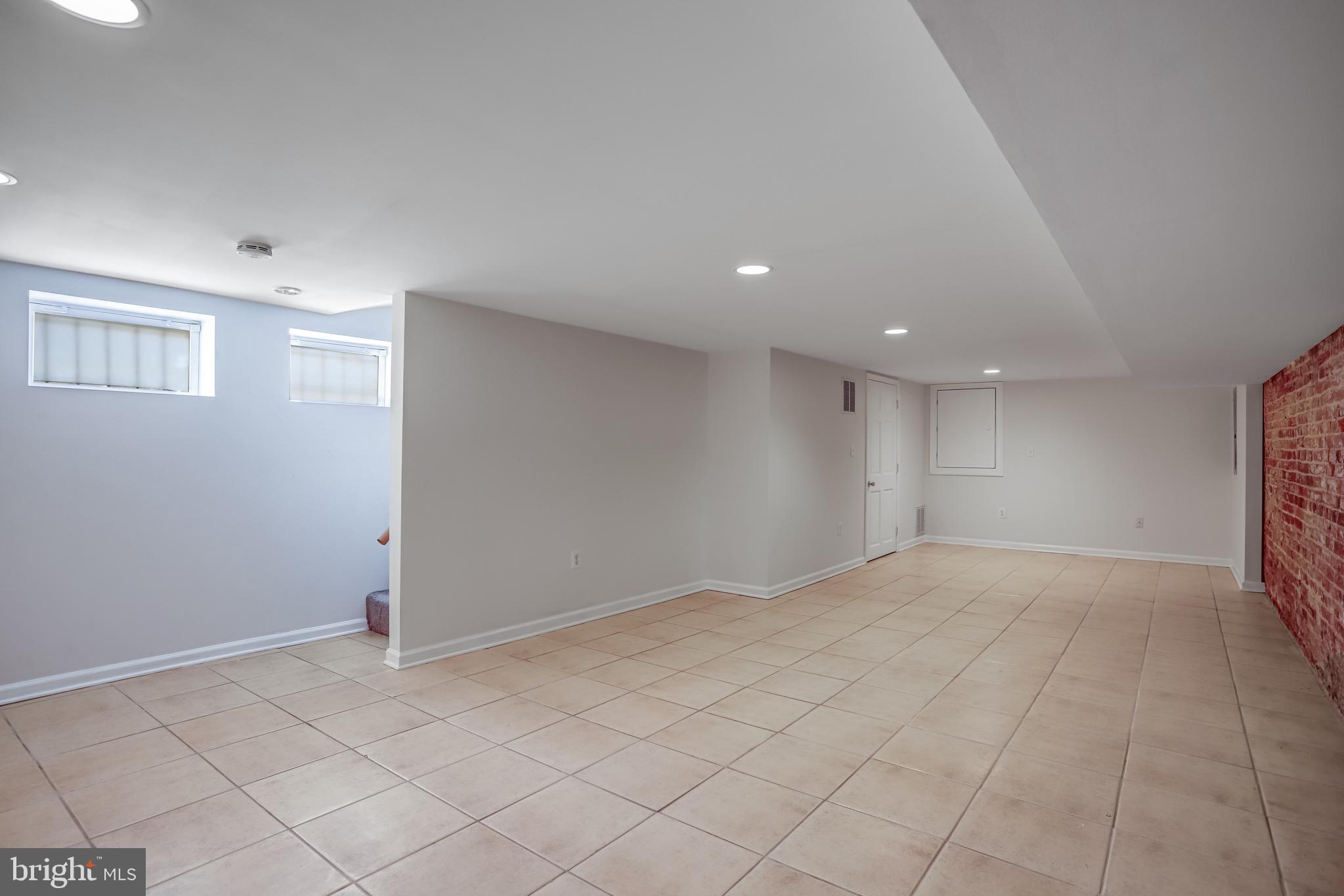 15 TODD PLACE NE
