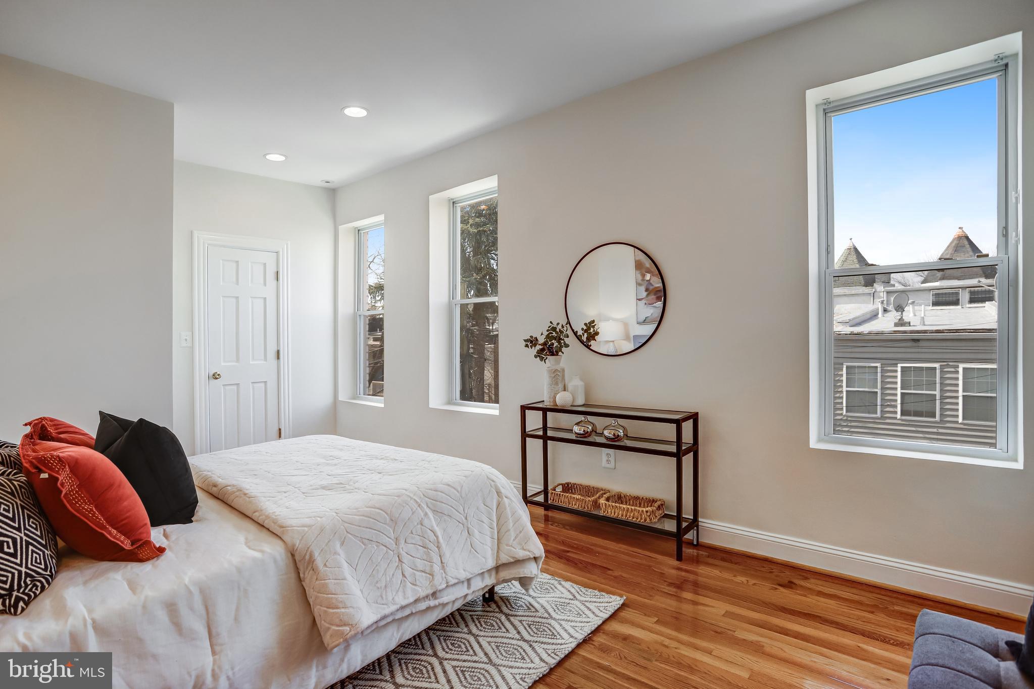 15 TODD PLACE NE